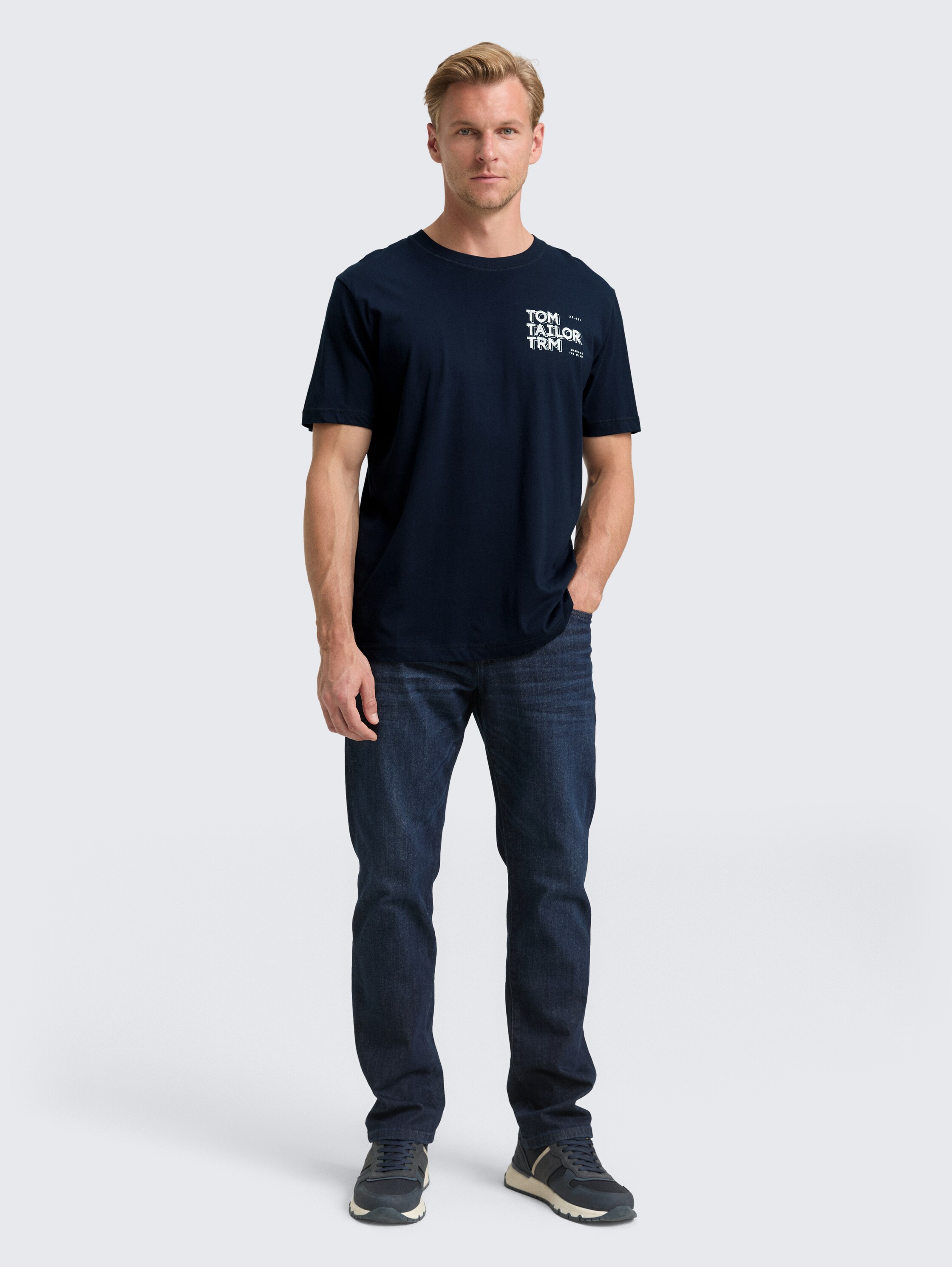 T-Shirt mit Print - sky captain blue - Model-Vorderansicht