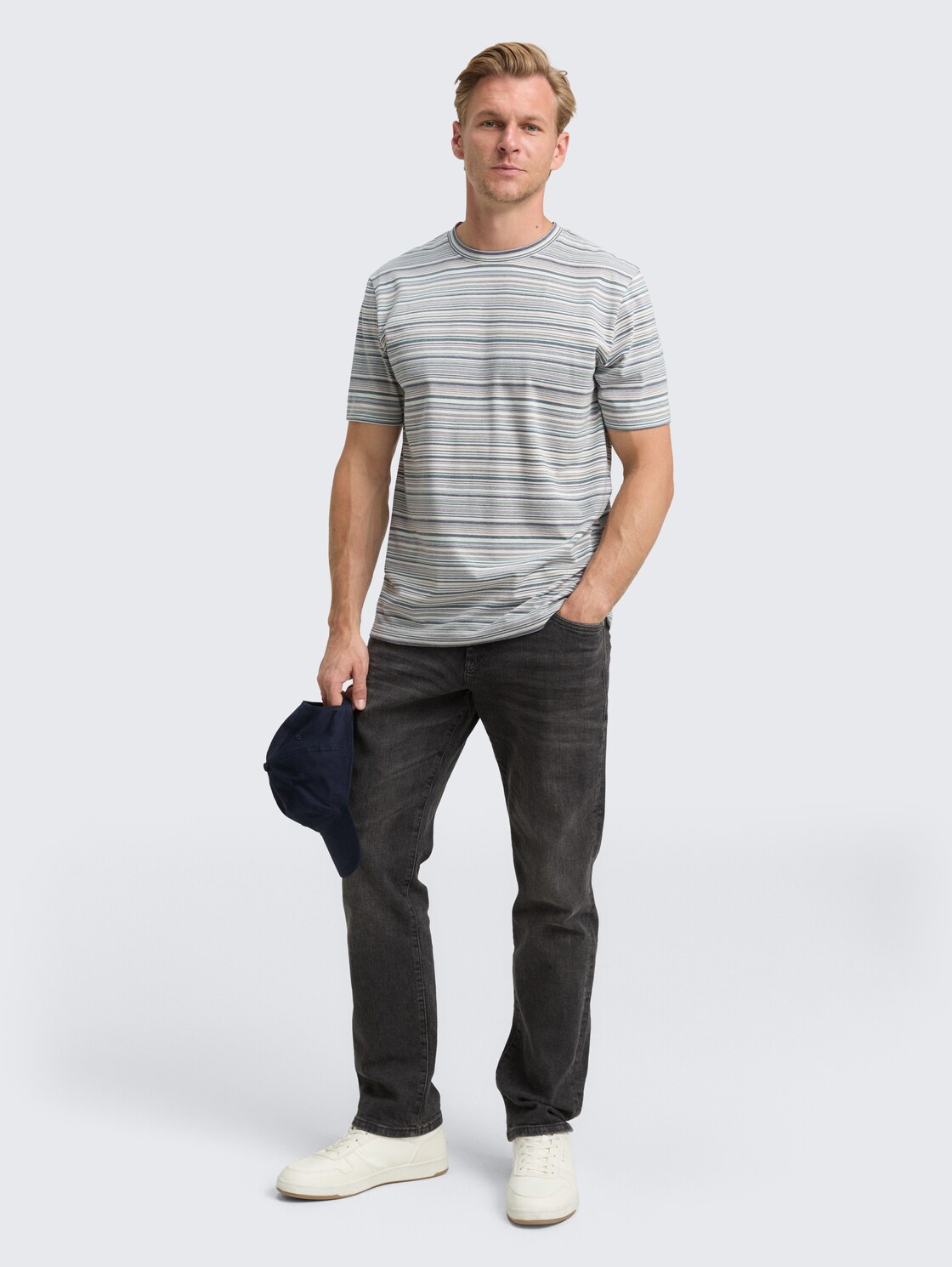 T-Shirt mit Streifenmuster - white multicolor stripes - Model-Vorderansicht