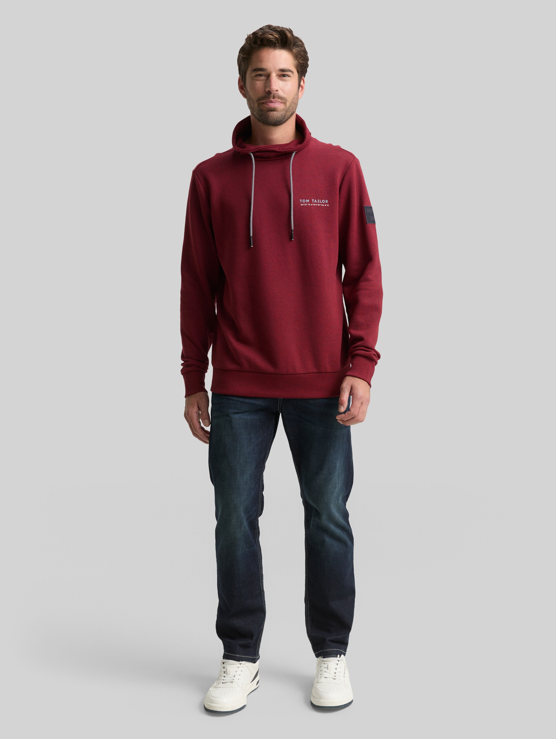 Snood sweatshirt with logo details - red navy grindle structure - Model front view