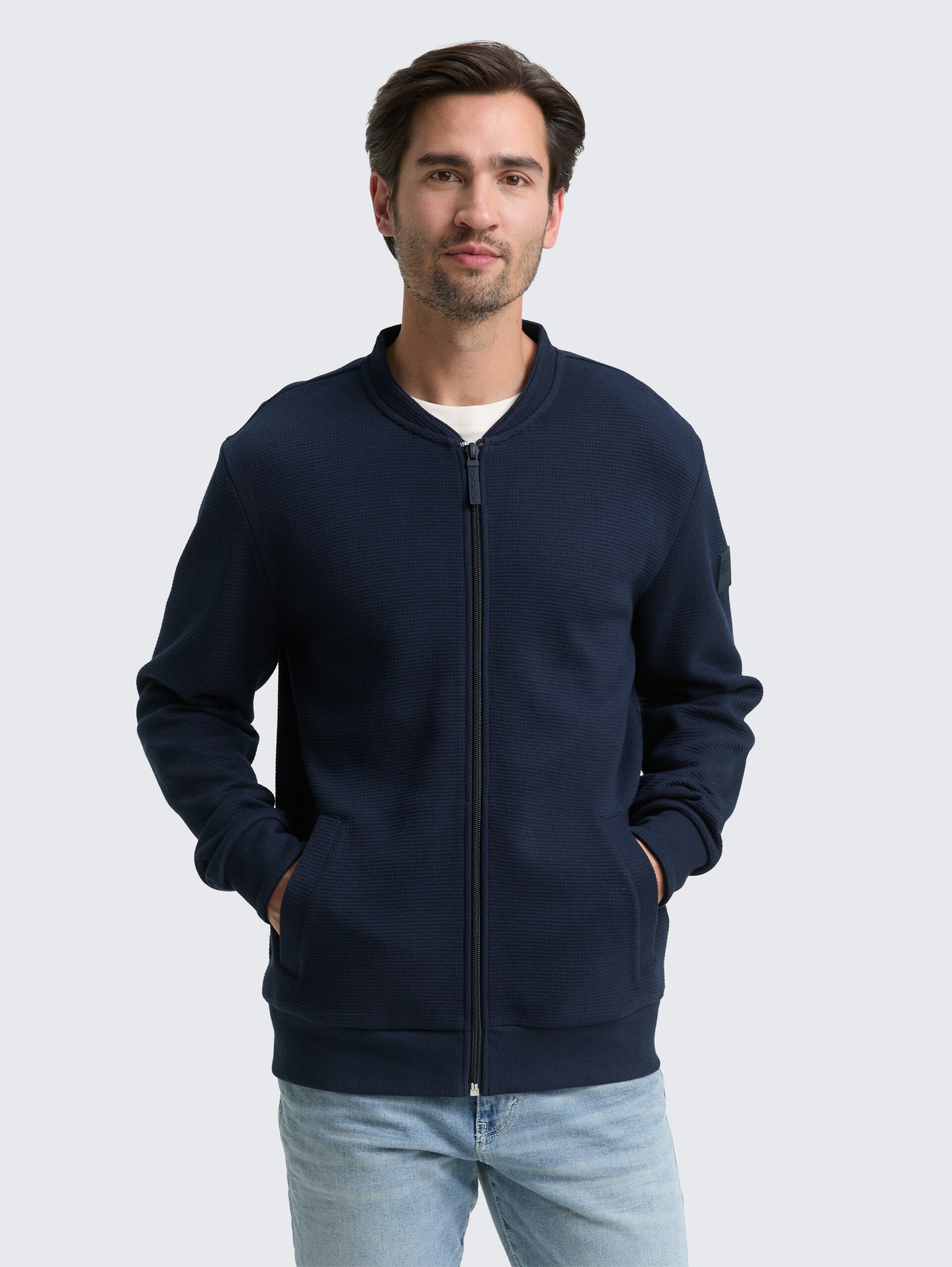 Bomberjacke aus Baumwolle - sky captain blue - Ausschnitt Model-Vorderansicht