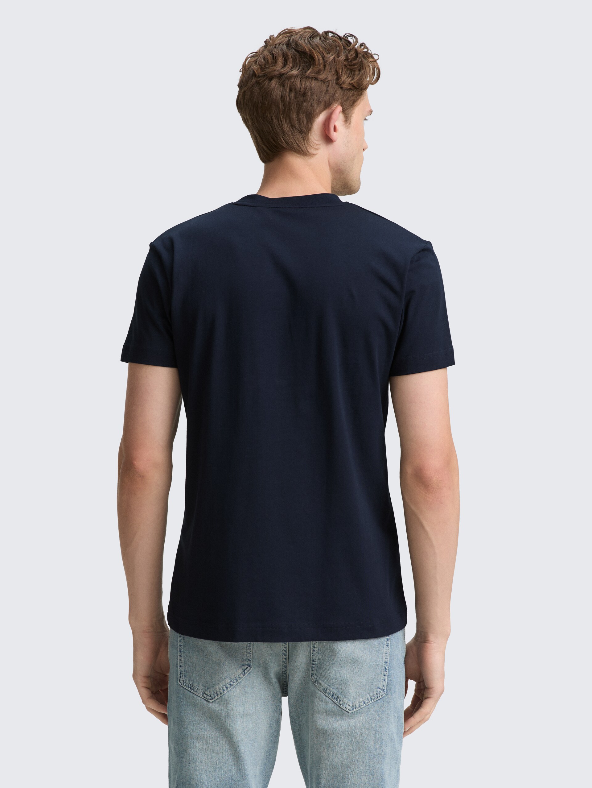Slim Fit T-Shirt mit Stretch - sky captain blue - Auschnitt Model-Rückansicht