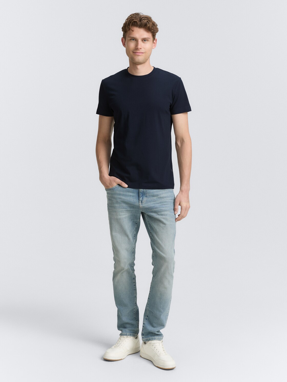 Slim Fit T-Shirt mit Stretch - sky captain blue - Model-Vorderansicht