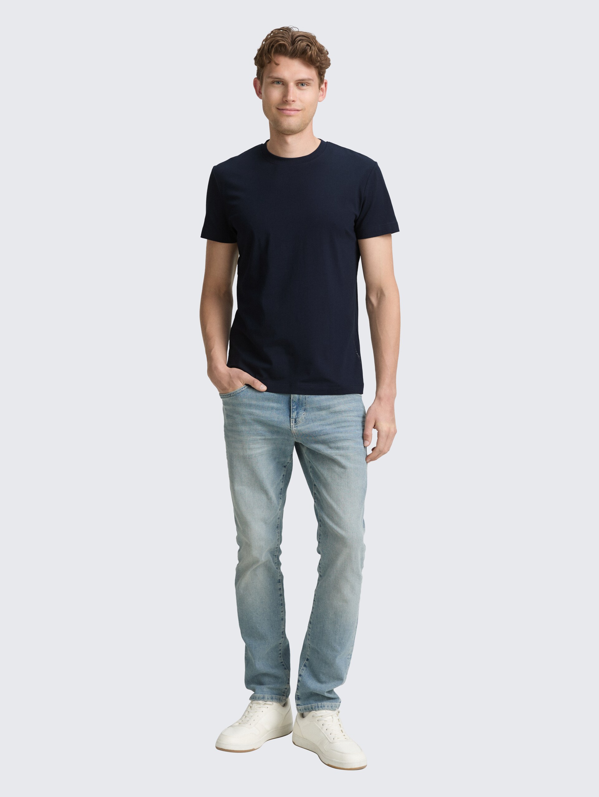 Slim Fit T-Shirt mit Stretch - sky captain blue - Model-Vorderansicht