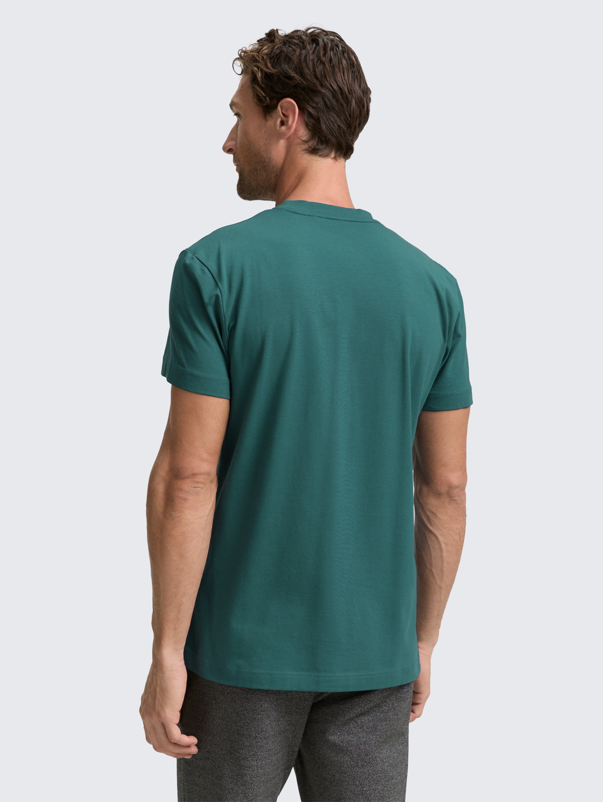 Slim Fit T-Shirt mit Stretch - Jasper Green - Auschnitt Model-Rückansicht