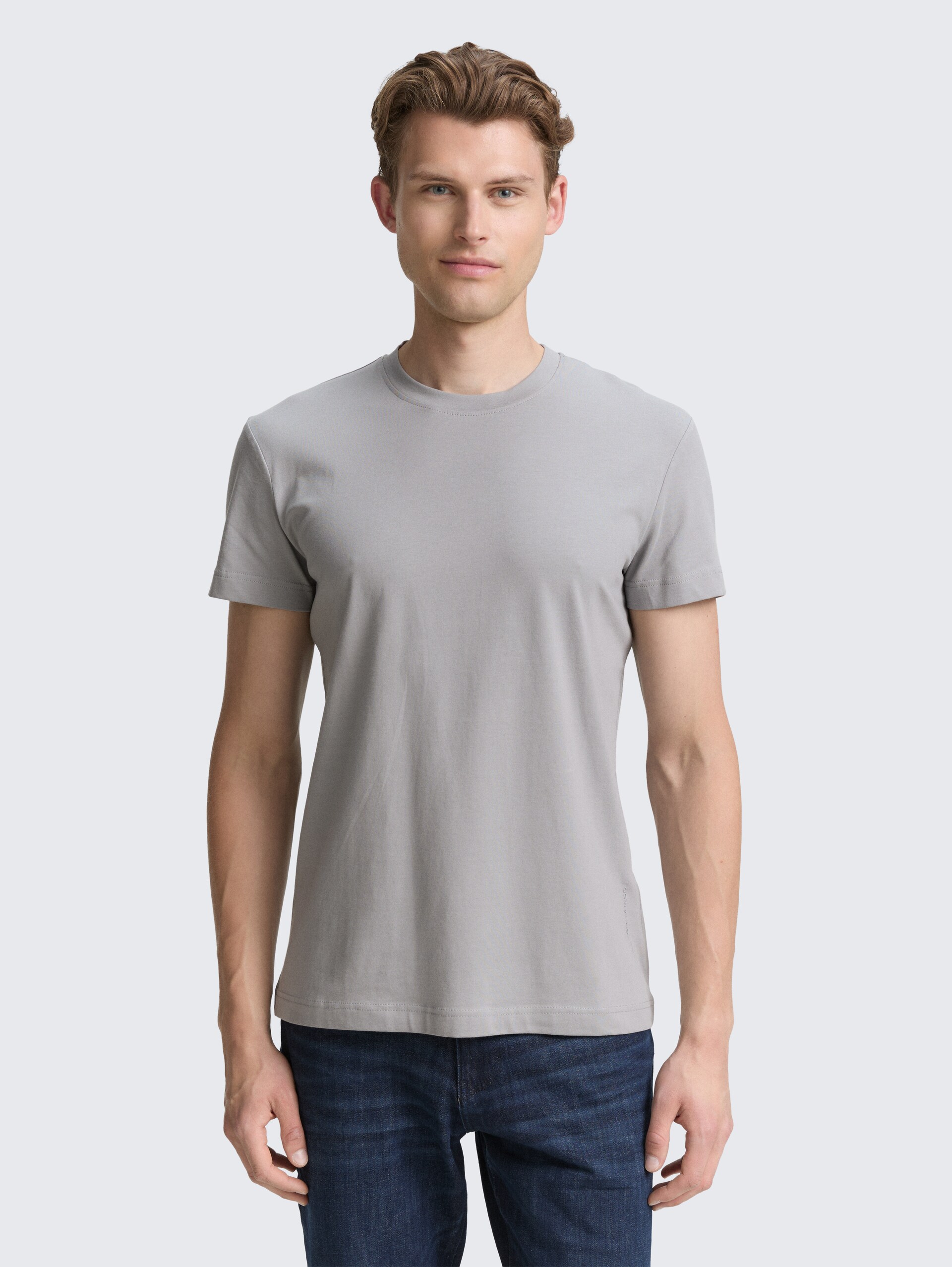 Slim Fit T-Shirt mit Stretch - formal grey - Ausschnitt Model-Vorderansicht