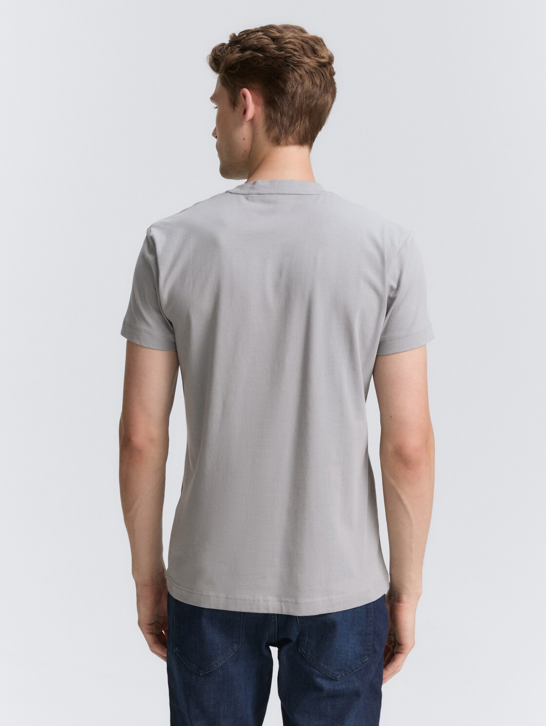 Slim Fit T-Shirt mit Stretch - formal grey - Auschnitt Model-Rückansicht