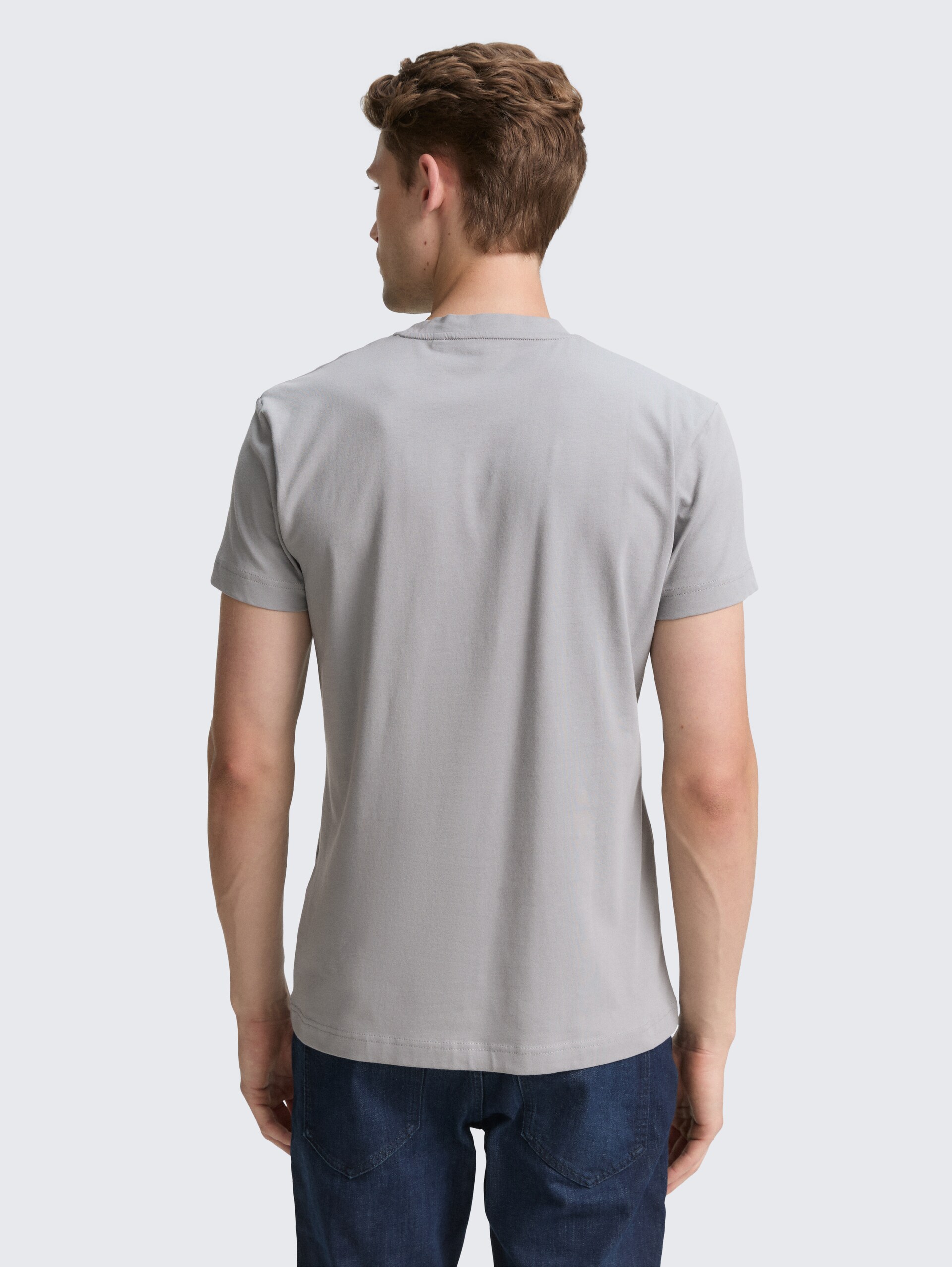 Slim Fit T-Shirt mit Stretch - formal grey - Auschnitt Model-Rückansicht
