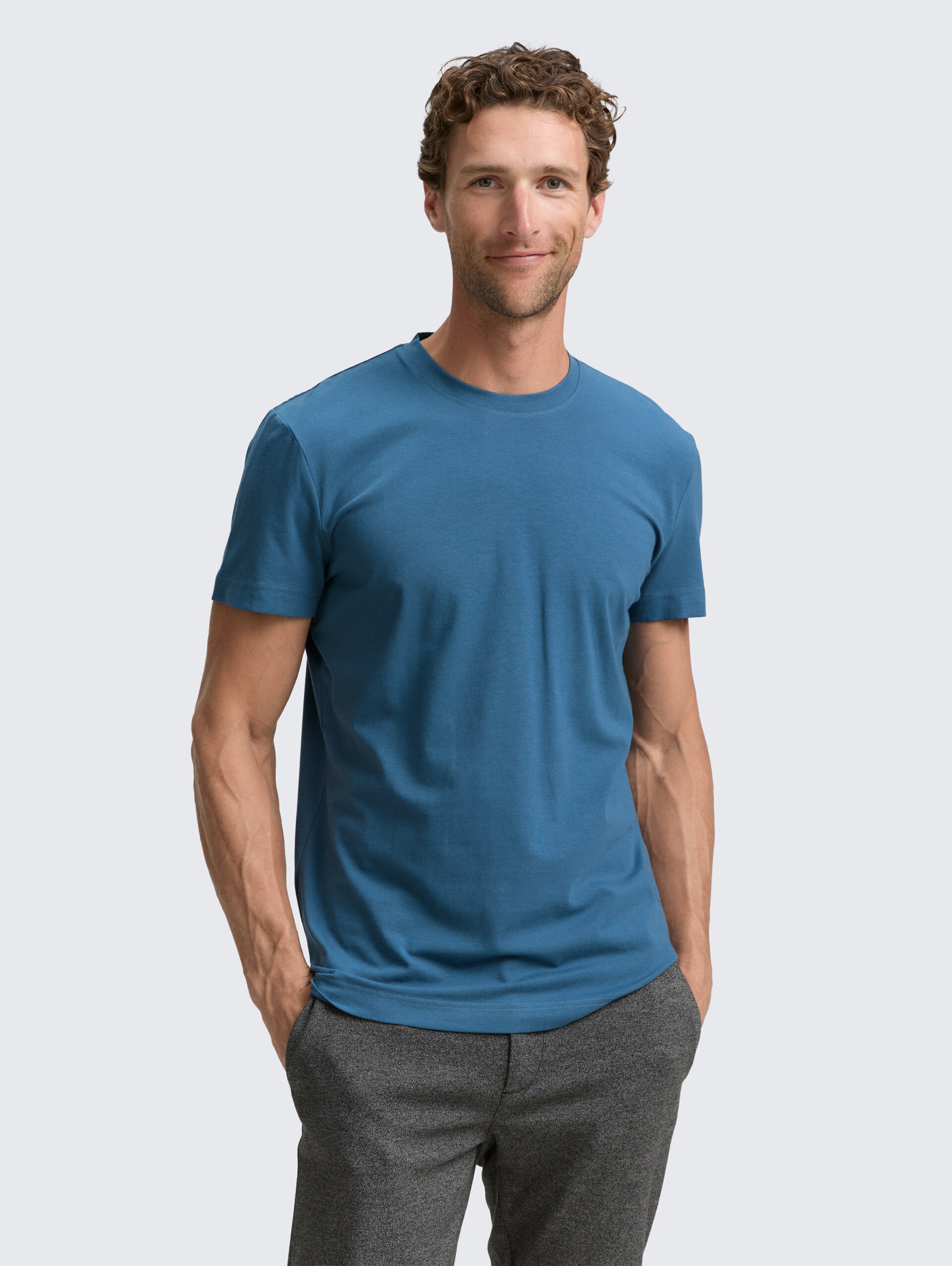 Slim Fit T-Shirt mit Stretch - real teal blue - Ausschnitt Model-Vorderansicht