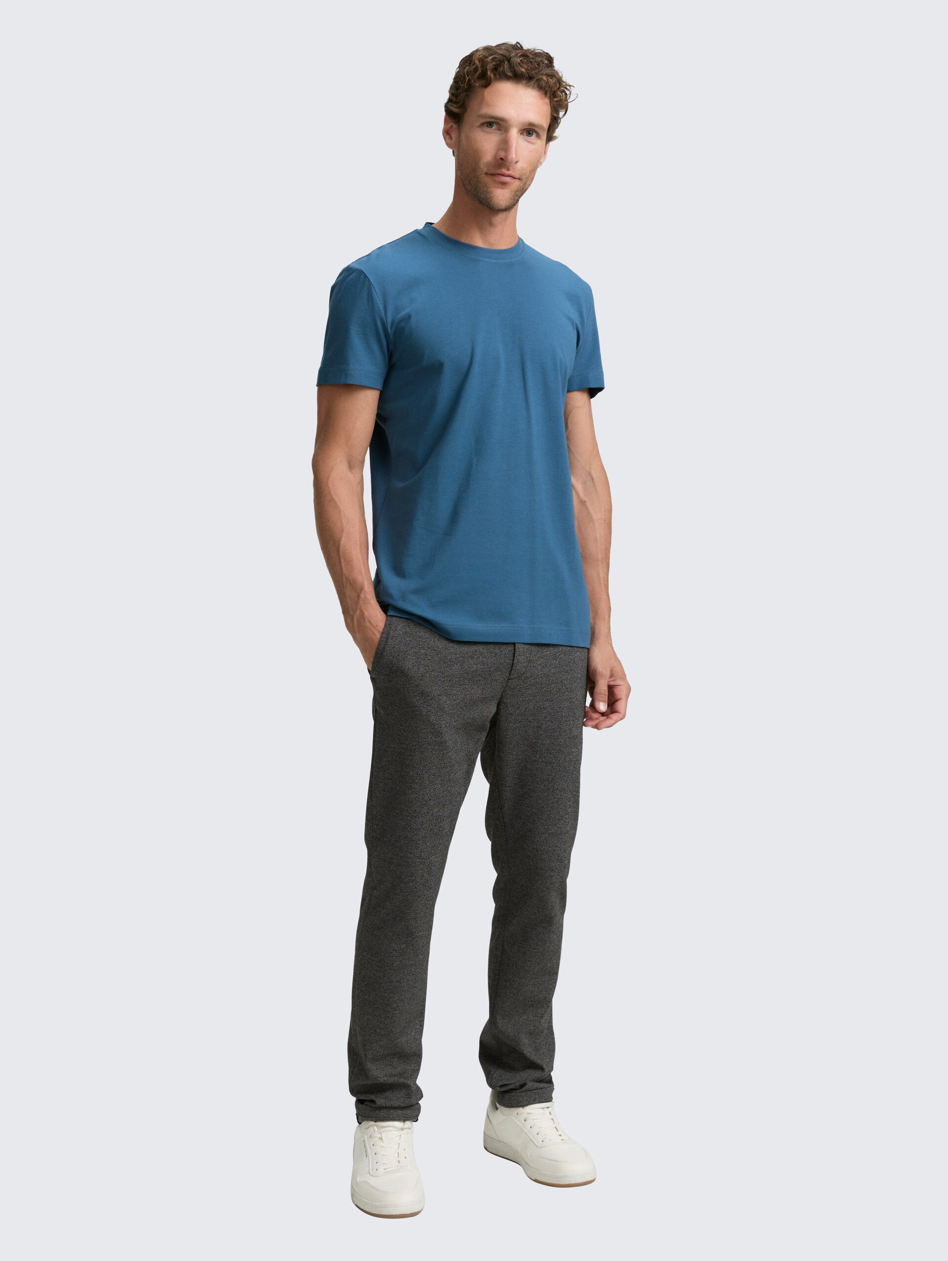 Slim Fit T-Shirt mit Stretch - real teal blue - Model-Vorderansicht