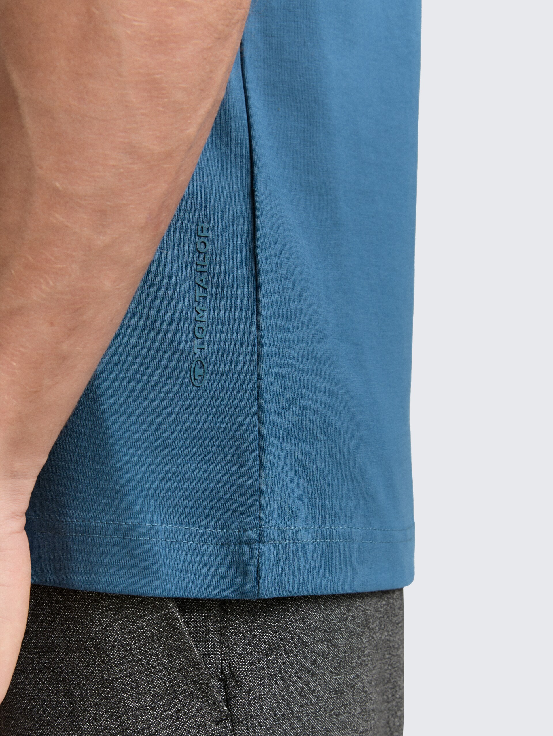 Slim Fit T-Shirt mit Stretch - real teal blue - Detail-Model-Ansicht