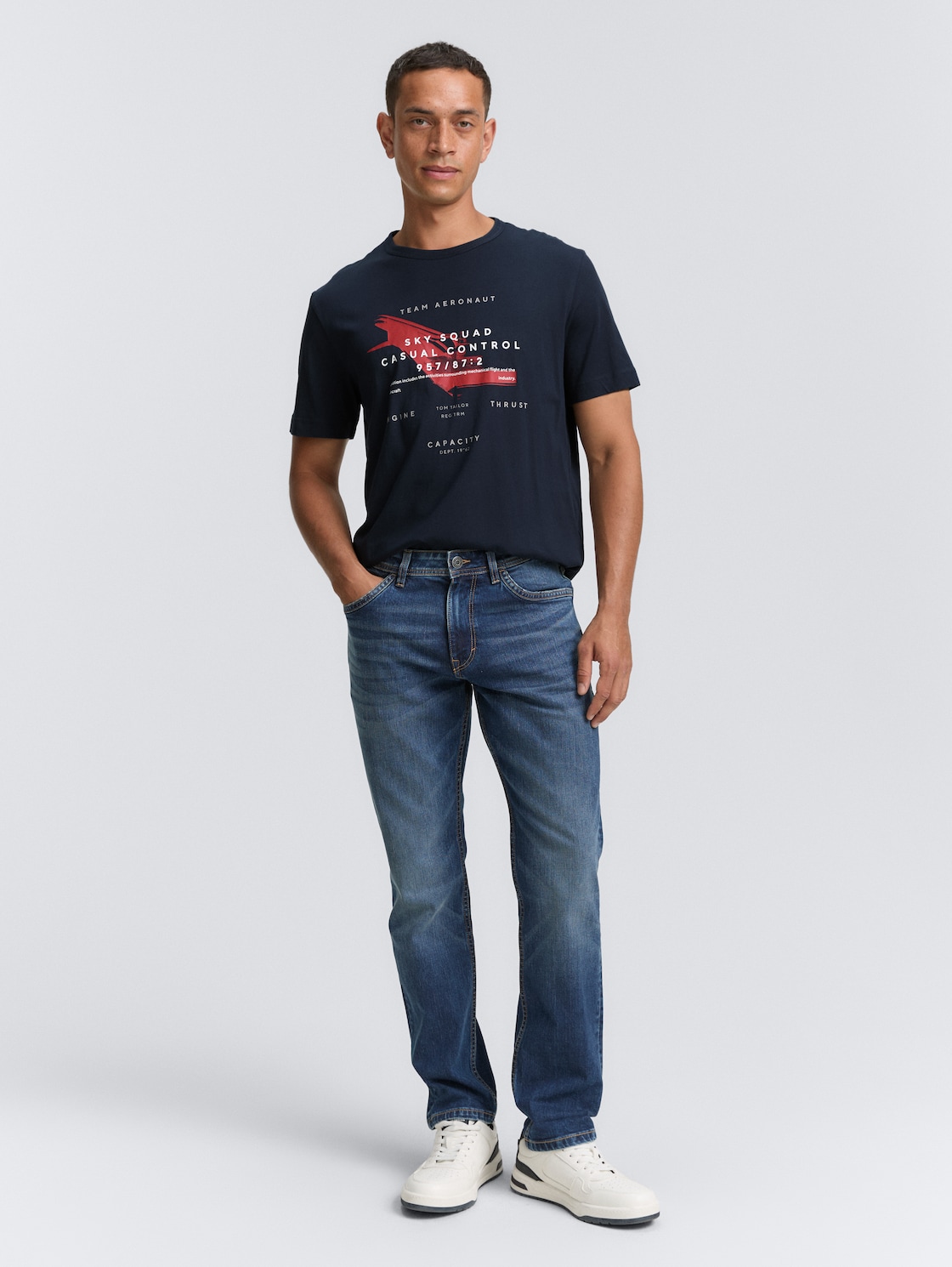 T-Shirt mit Print - sky captain blue - Model-Vorderansicht