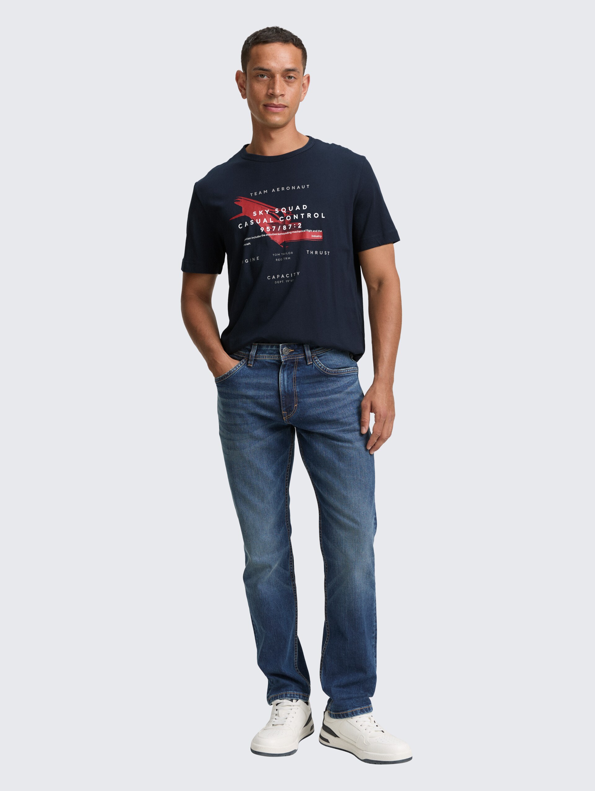 T-Shirt mit Print - sky captain blue - Model-Vorderansicht