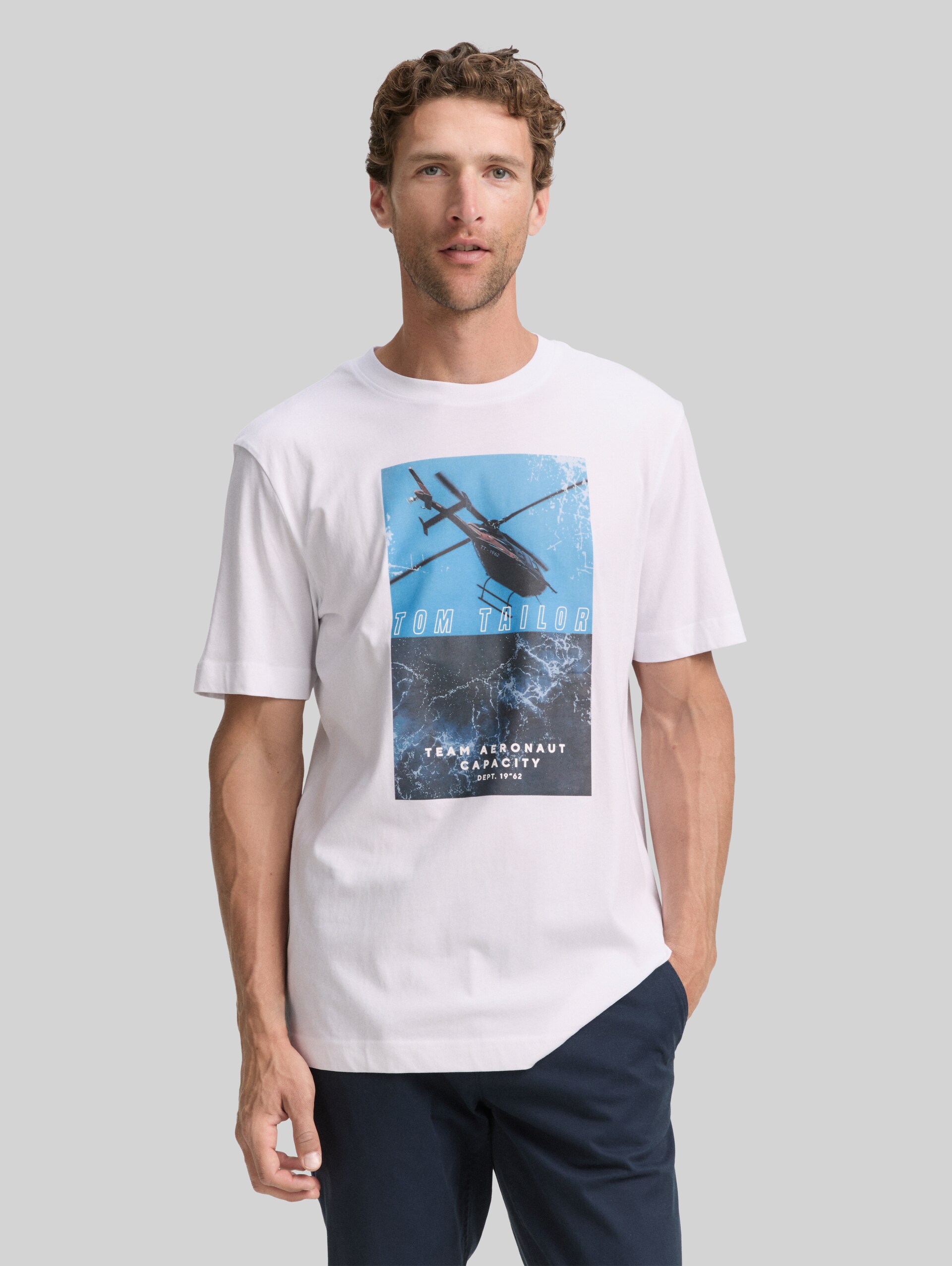 T-Shirt mit Fotoprint - White - Ausschnitt Model-Vorderansicht