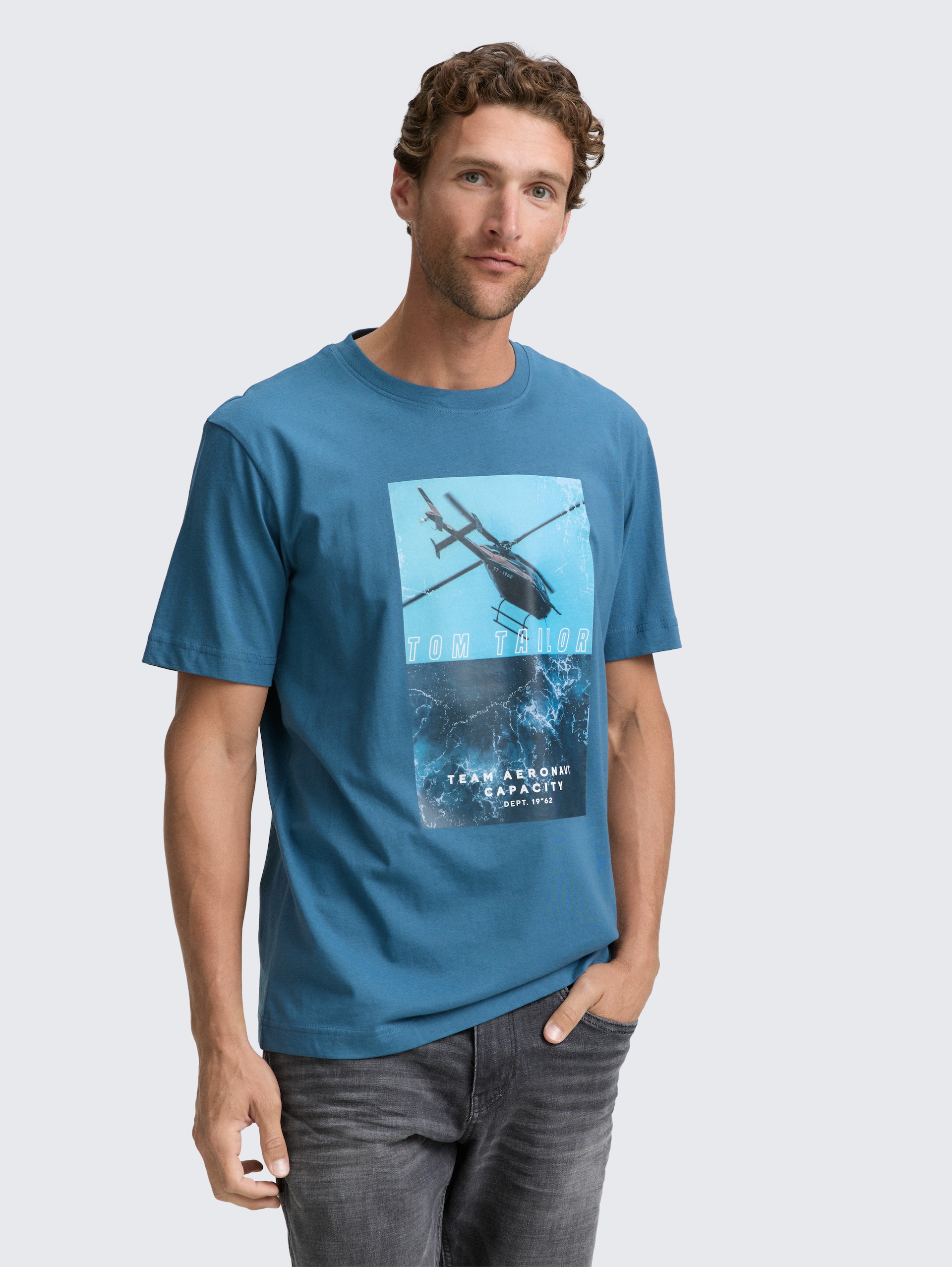 T-Shirt mit Fotoprint - real teal blue - Ausschnitt Model-Vorderansicht