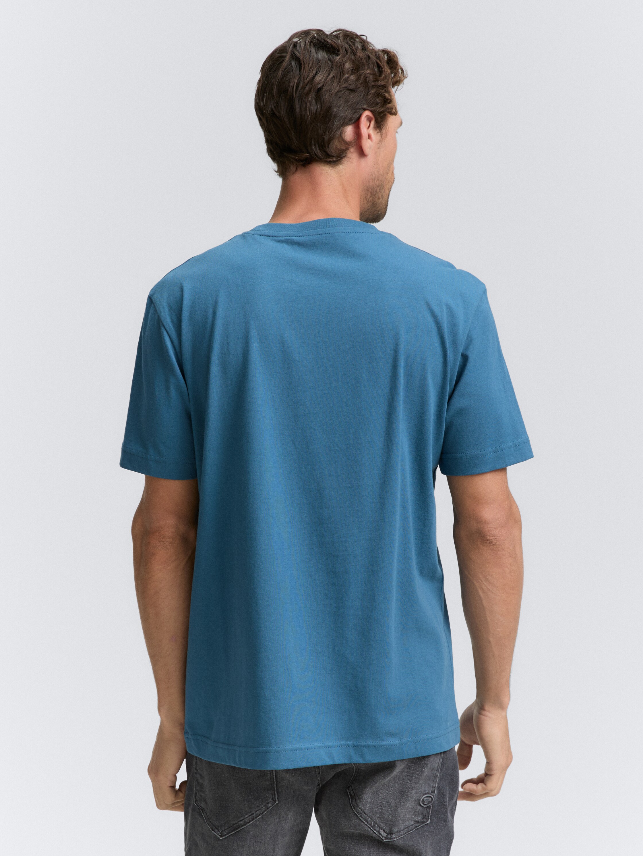 T-Shirt mit Fotoprint - real teal blue - Auschnitt Model-Rückansicht