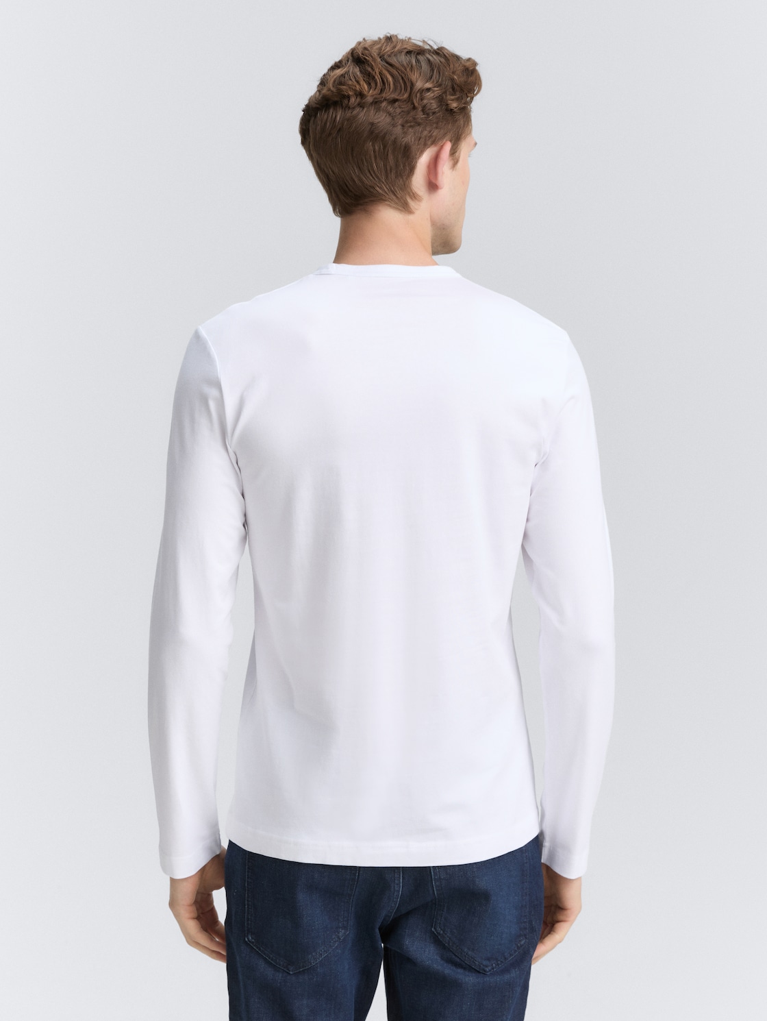 Slim Fit Langarmshirt mit Stretch - White - Auschnitt Model-Rückansicht