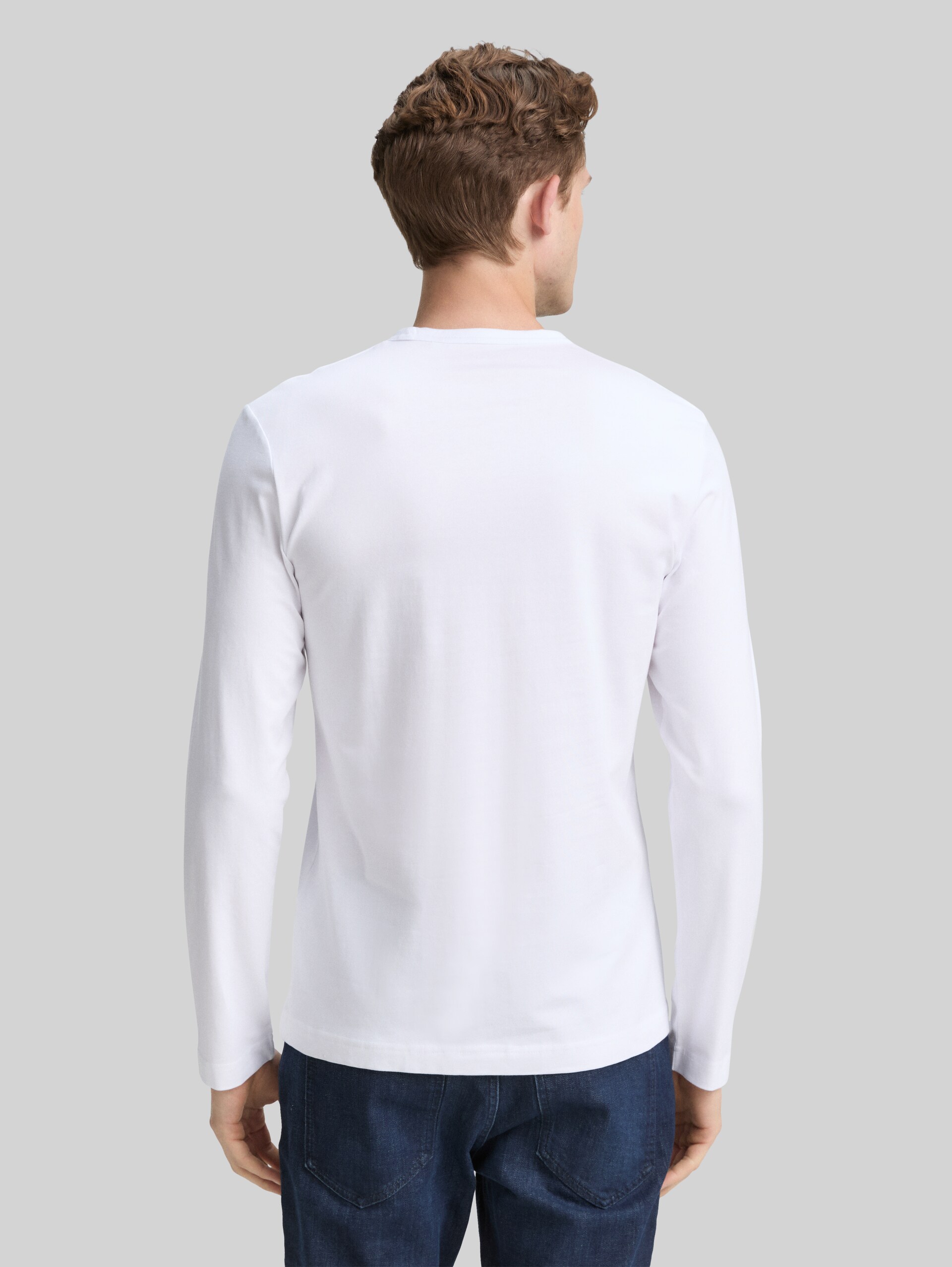 Slim Fit Langarmshirt mit Stretch - White - Auschnitt Model-Rückansicht