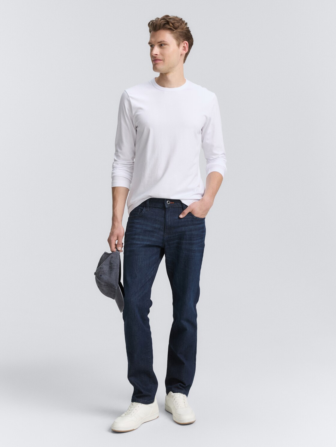 Slim Fit Langarmshirt mit Stretch - White - Model-Vorderansicht