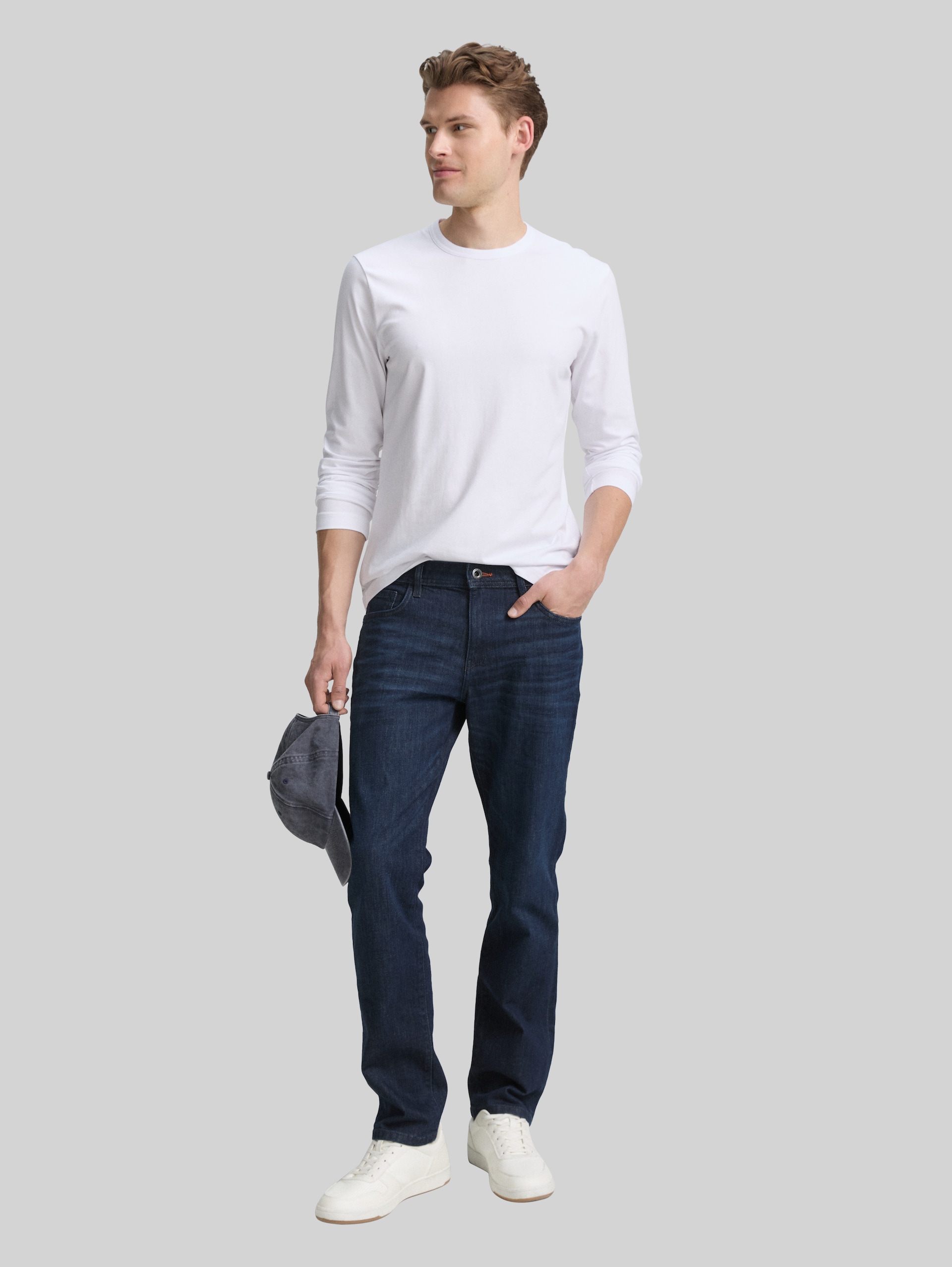 Slim Fit Langarmshirt mit Stretch - White - Model-Vorderansicht