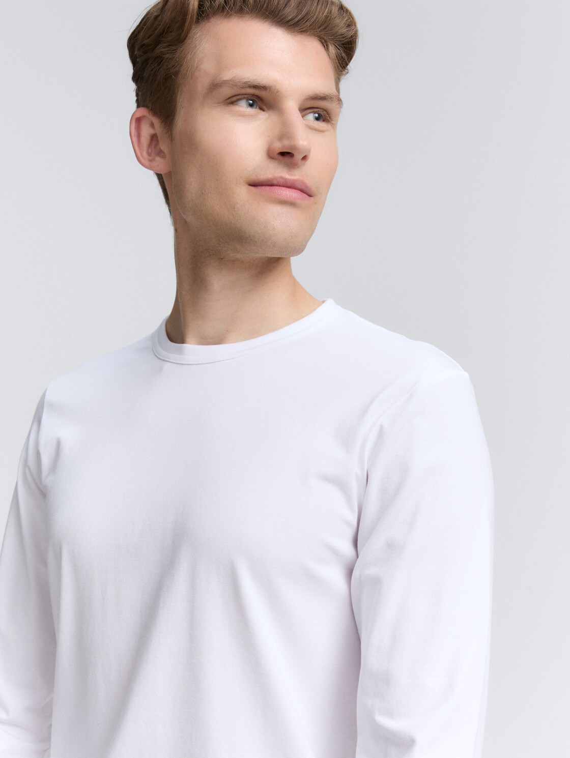 Slim Fit Langarmshirt mit Stretch - White - Detail-Model-Ansicht