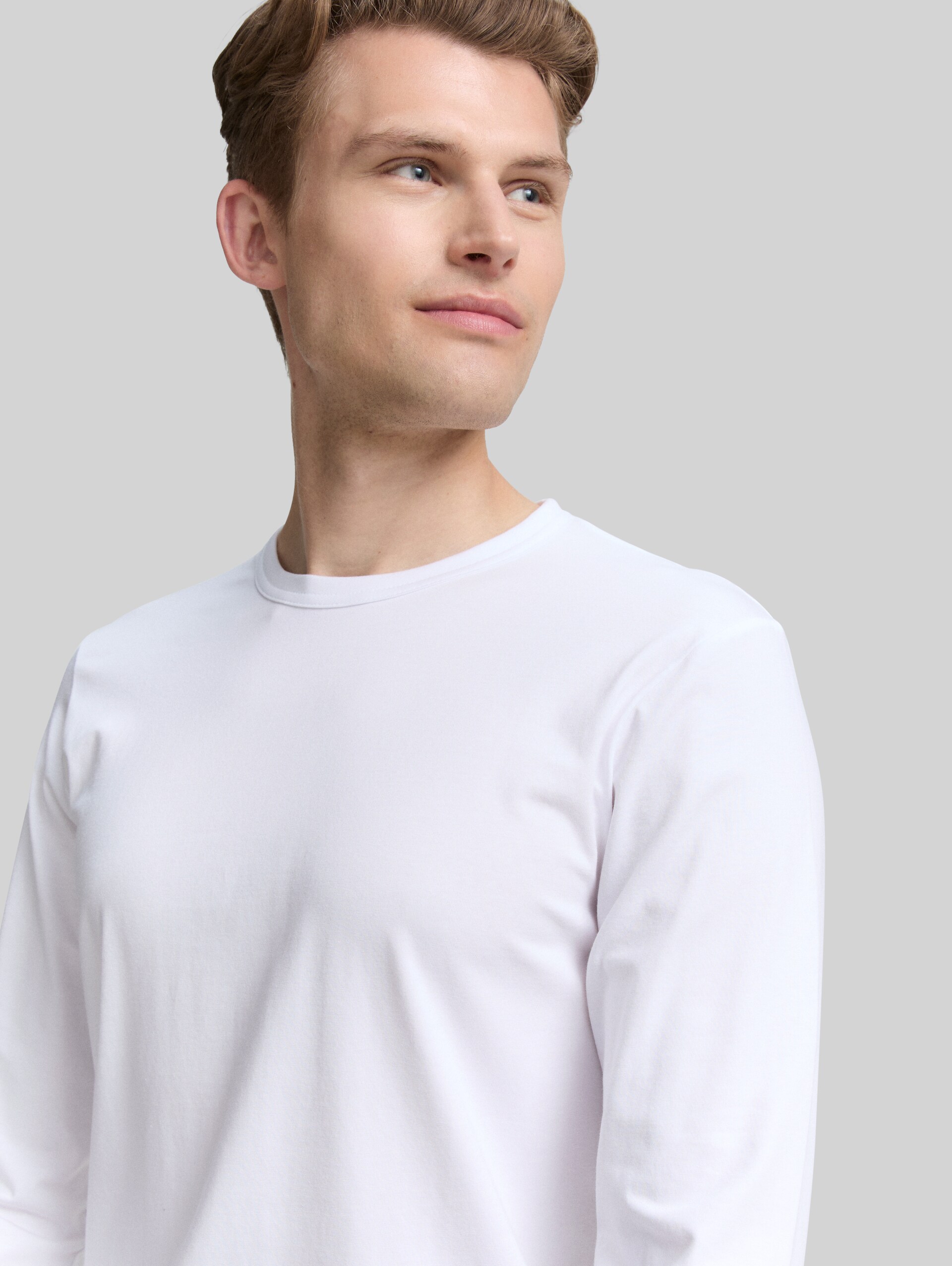 Slim Fit Langarmshirt mit Stretch - White - Detail-Model-Ansicht