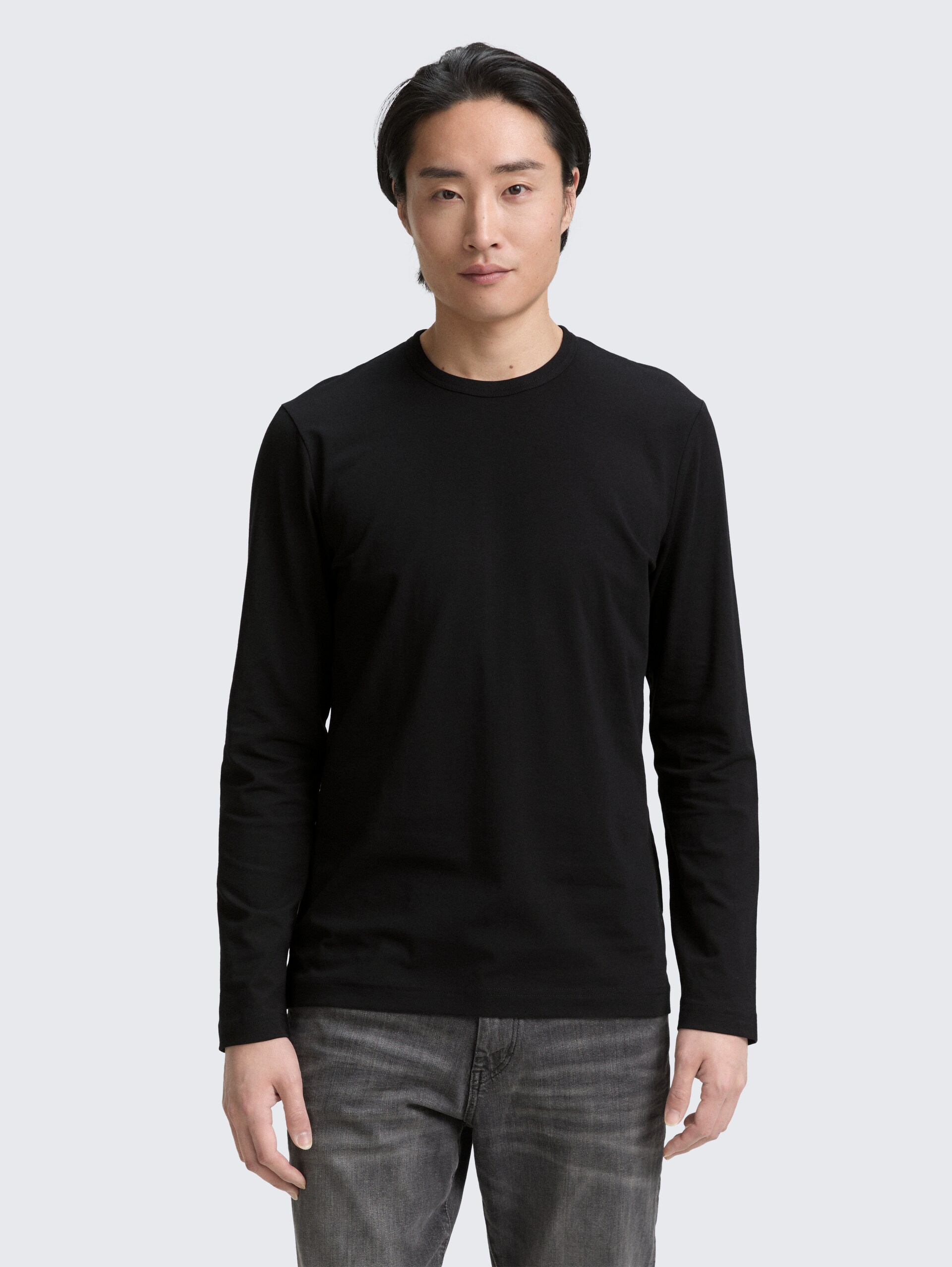Slim Fit Langarmshirt mit Stretch - Black - Ausschnitt Model-Vorderansicht