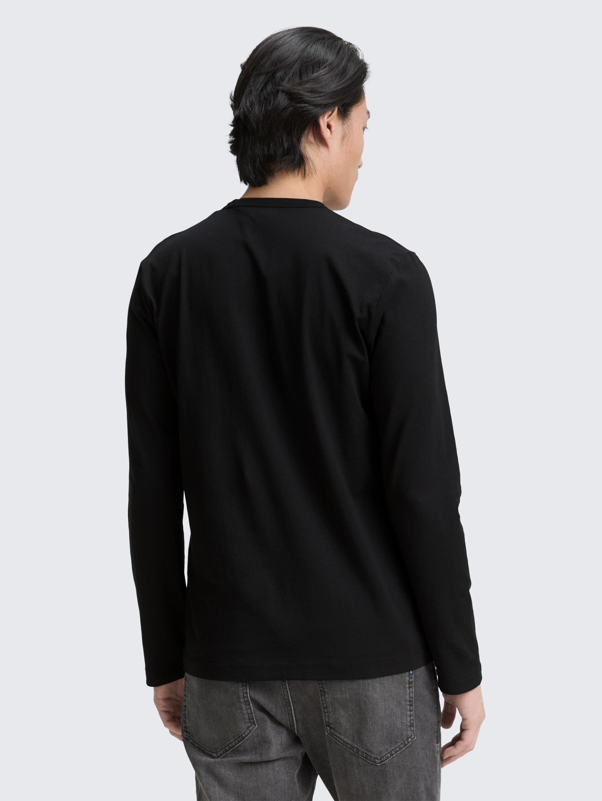 Slim Fit Langarmshirt mit Stretch - Black - Auschnitt Model-Rückansicht