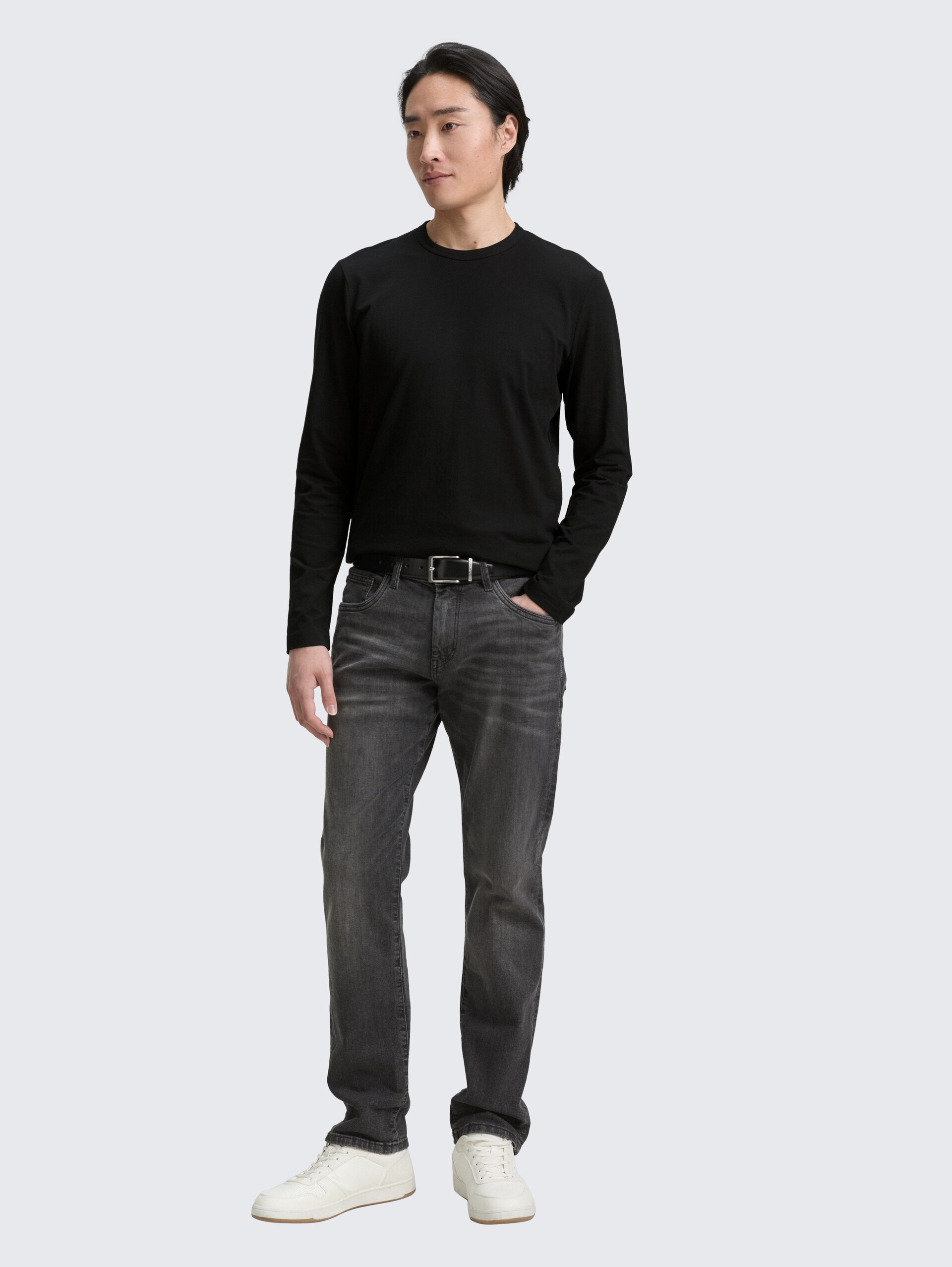 Slim Fit Langarmshirt mit Stretch - Black - Model-Vorderansicht