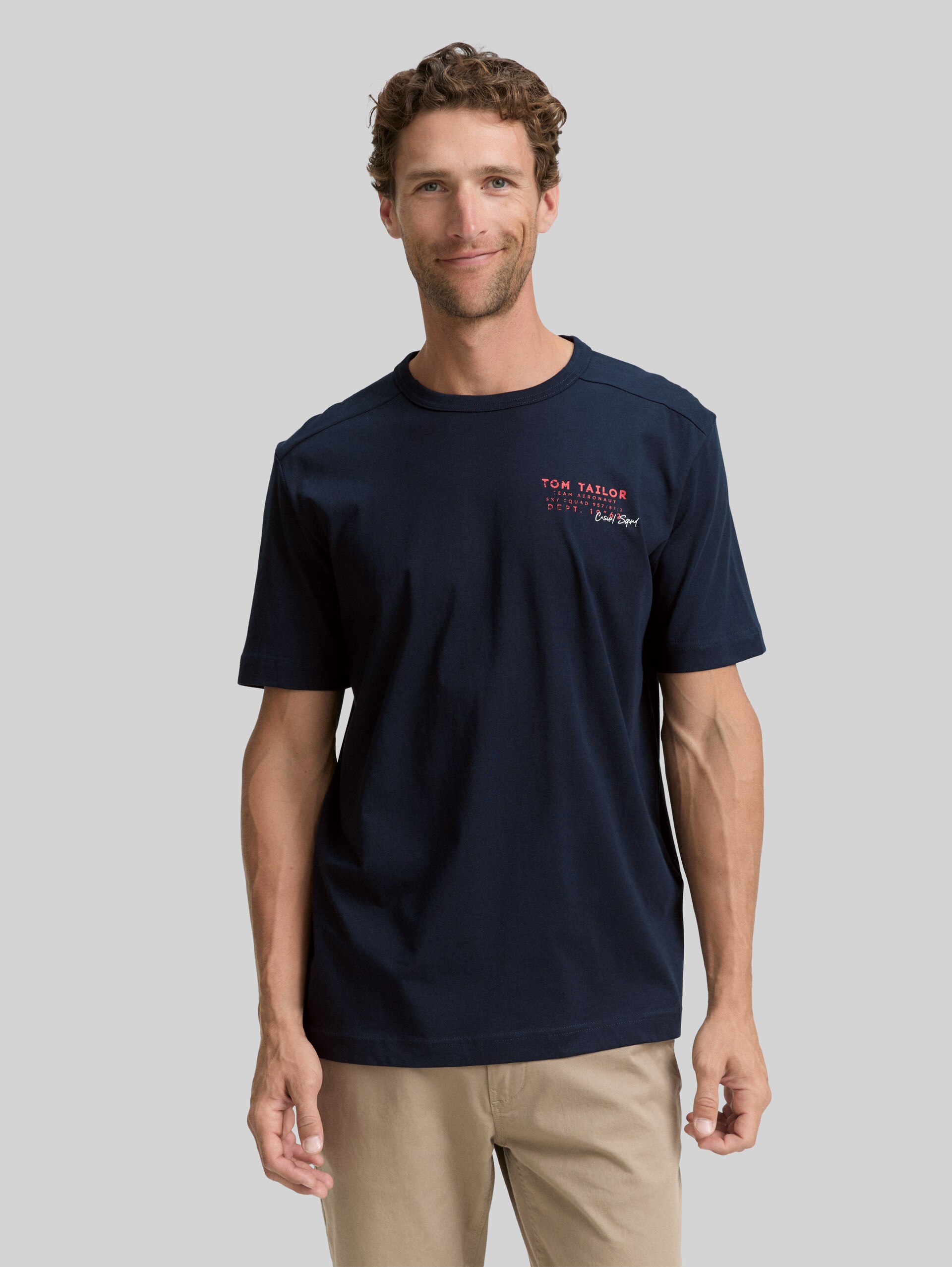 T-shirt with print - sky captain blue - Neckline model front view