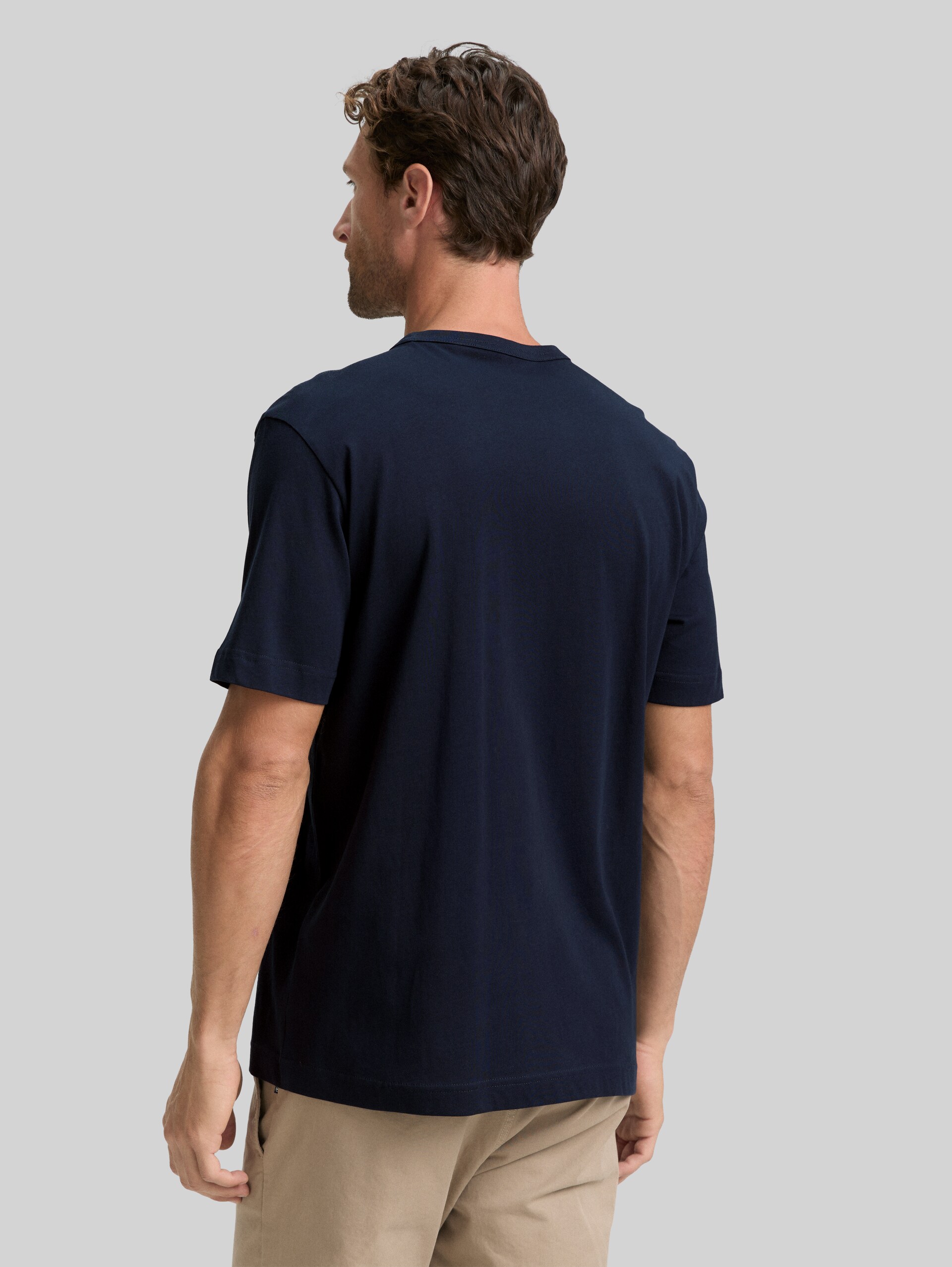 T-shirt with print - sky captain blue - Neckline model-back view