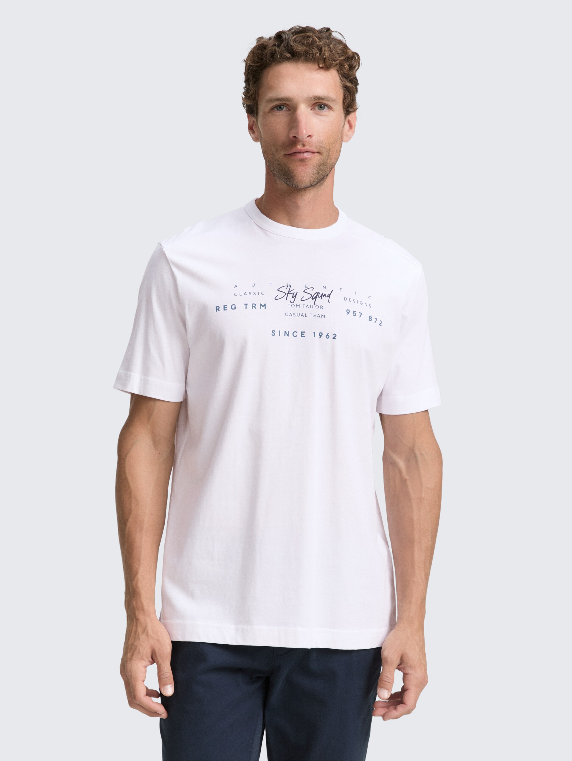 T-Shirt mit Print - White - Ausschnitt Model-Vorderansicht