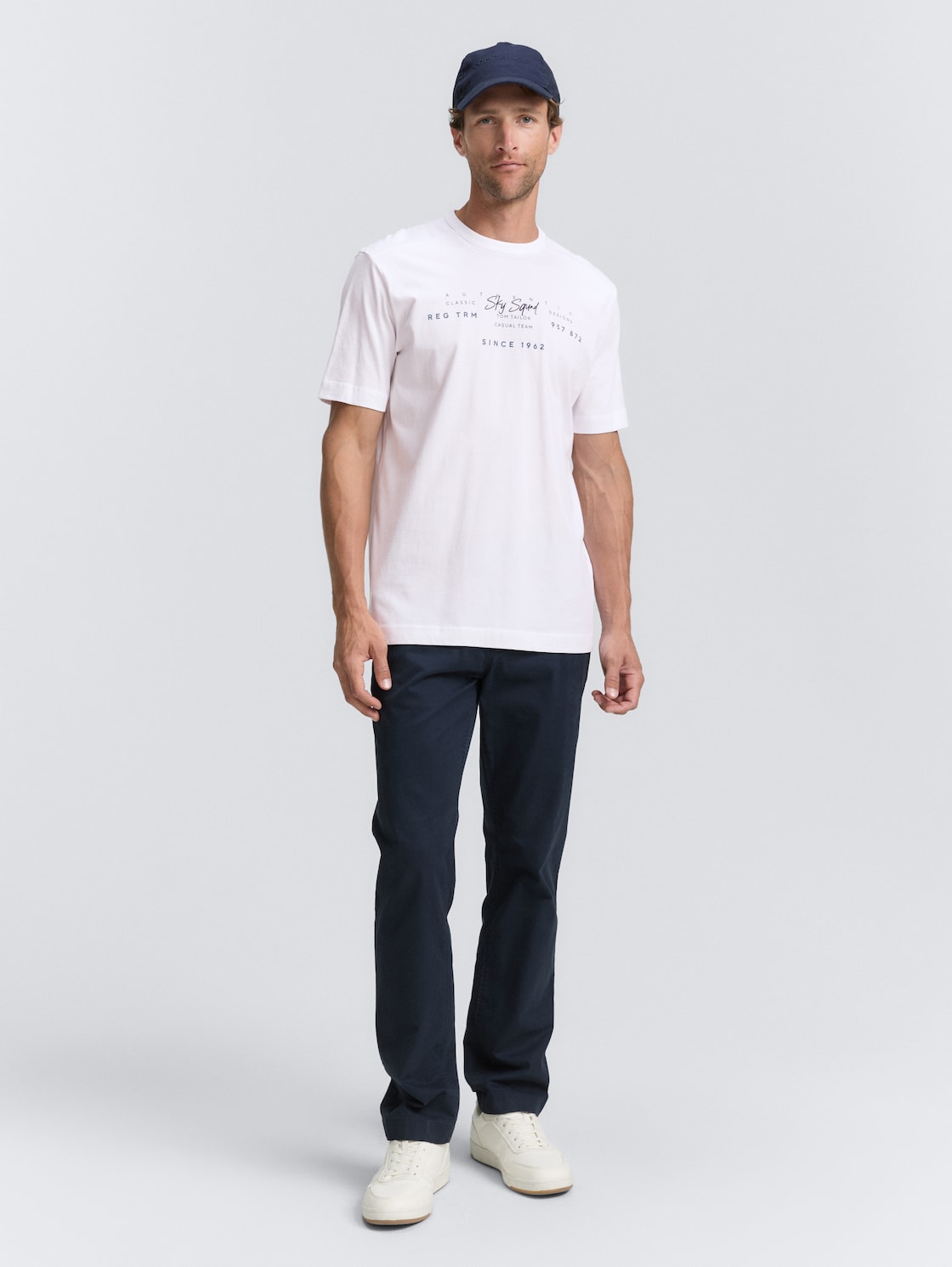 T-Shirt mit Print - White - Model-Vorderansicht
