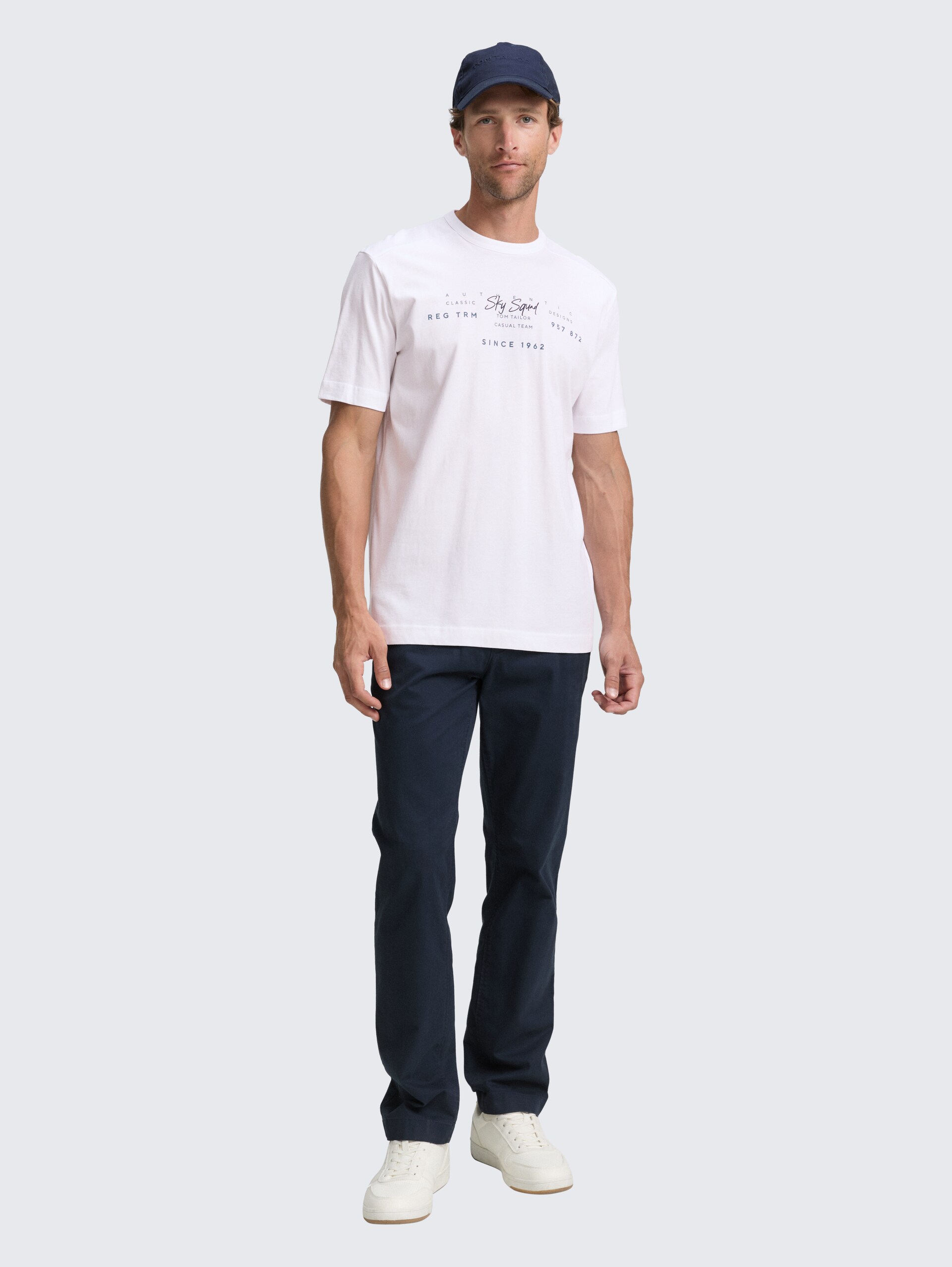 T-Shirt mit Print - White - Model-Vorderansicht