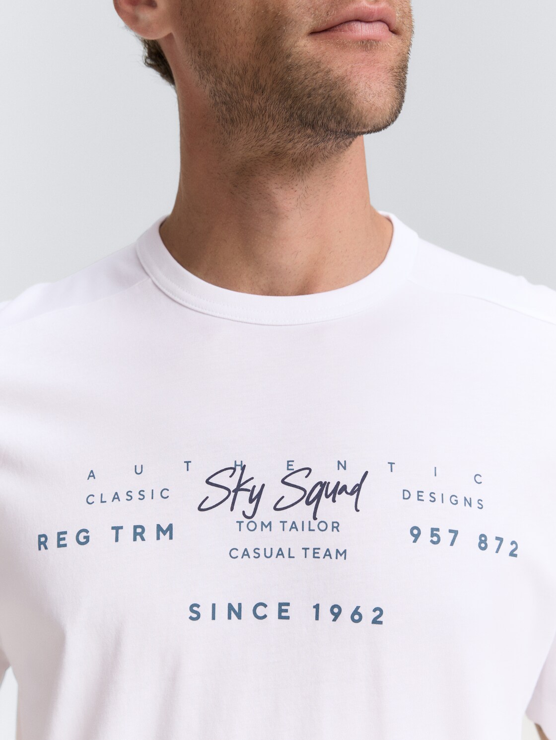 T-Shirt mit Print - White - Detail-Model-Ansicht