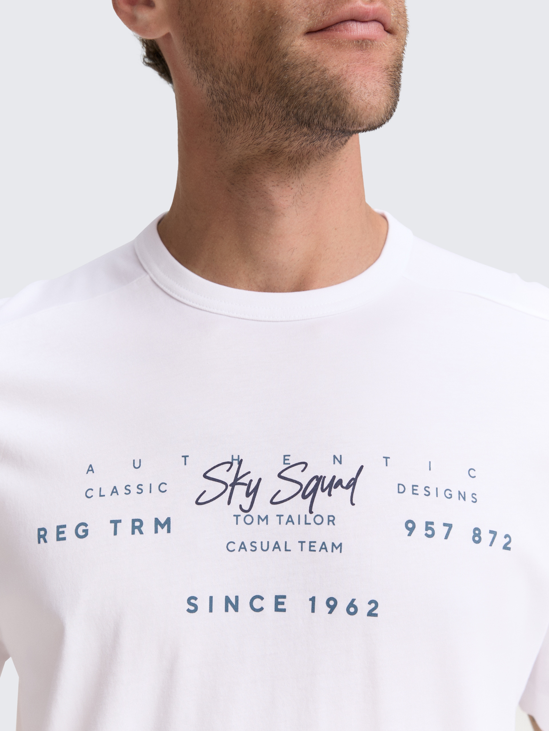 T-Shirt mit Print - White - Detail-Model-Ansicht