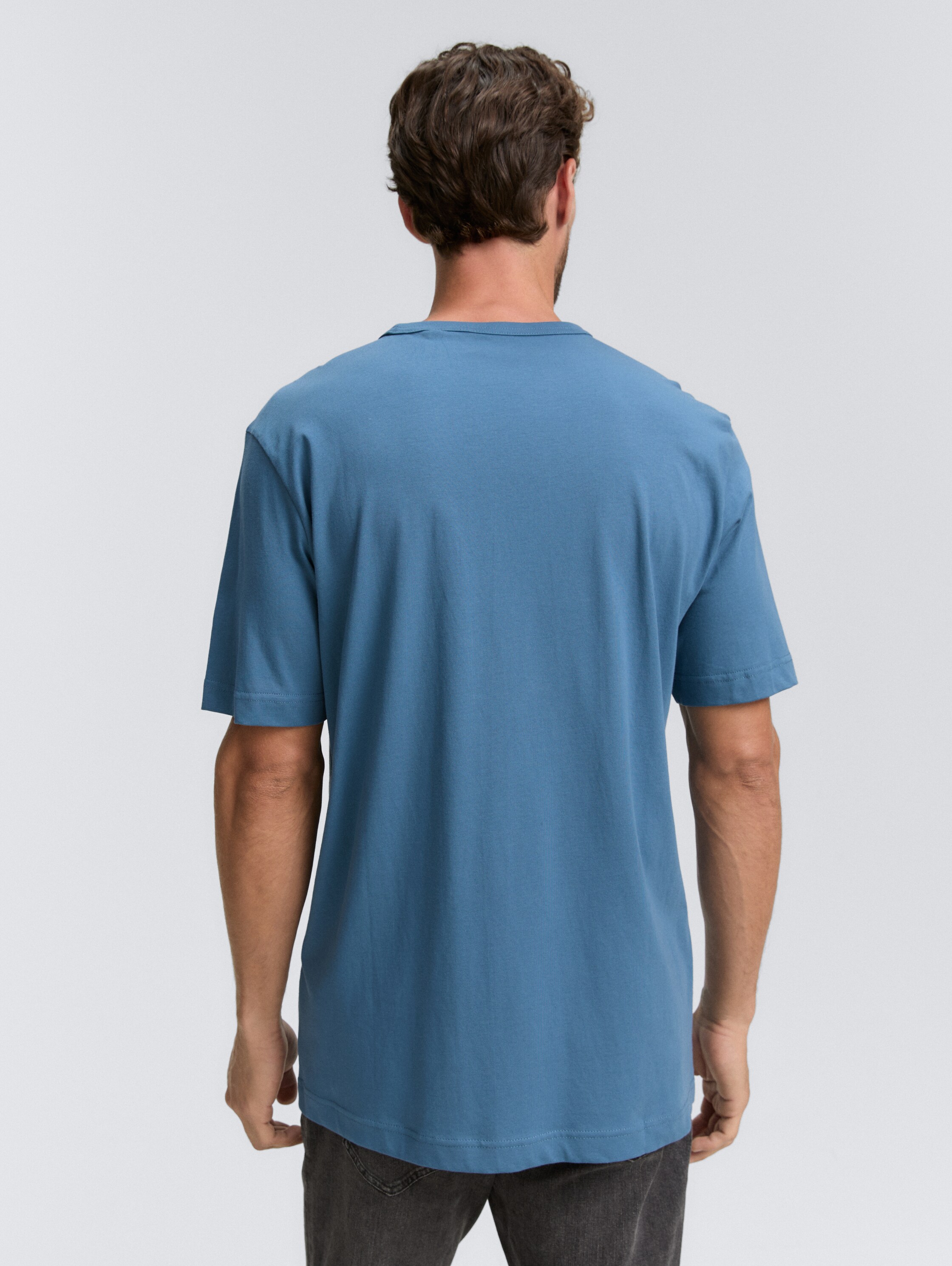 T-shirt with print - real teal blue - Neckline model-back view