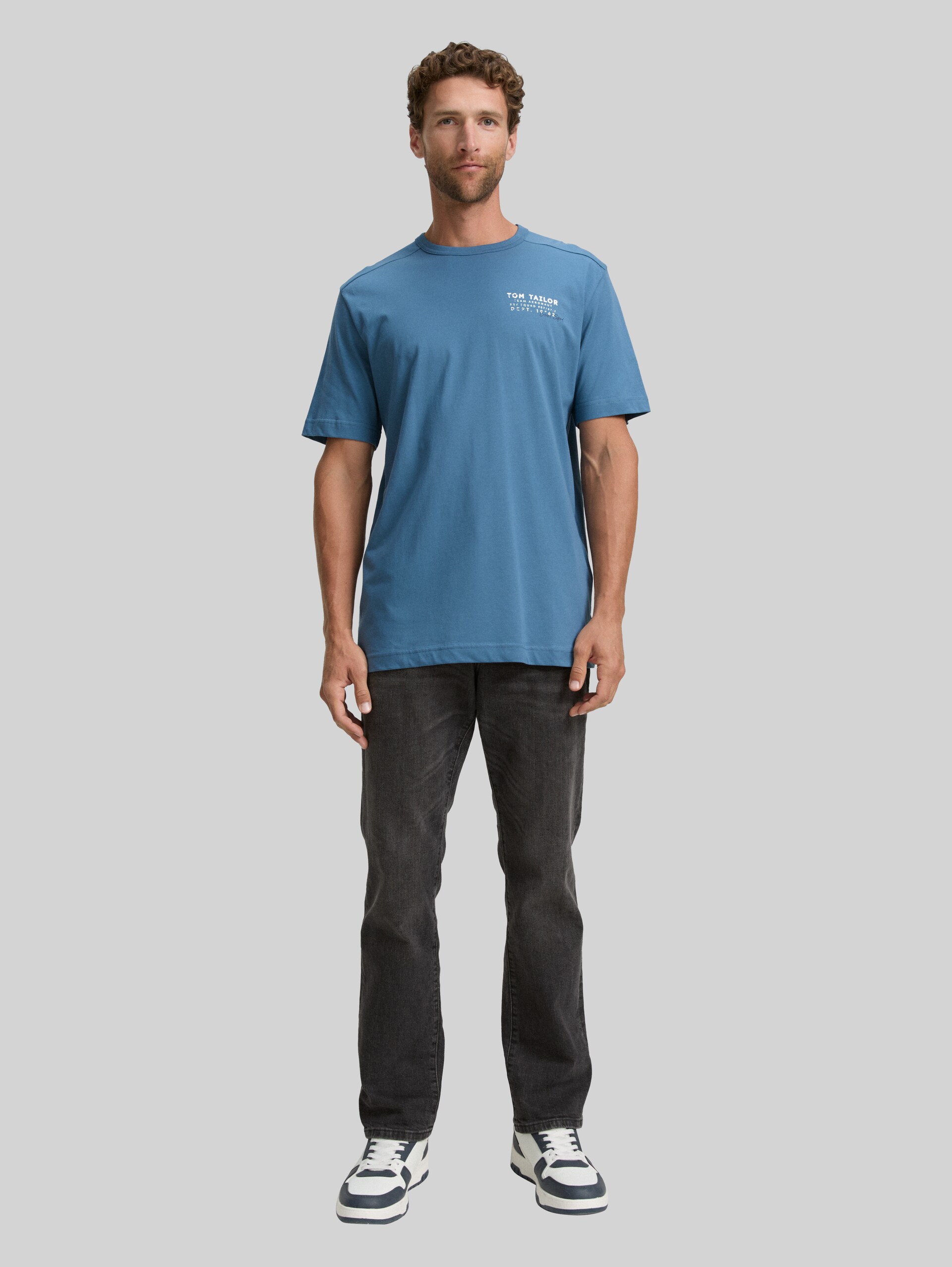T-shirt with print - real teal blue - Model front view