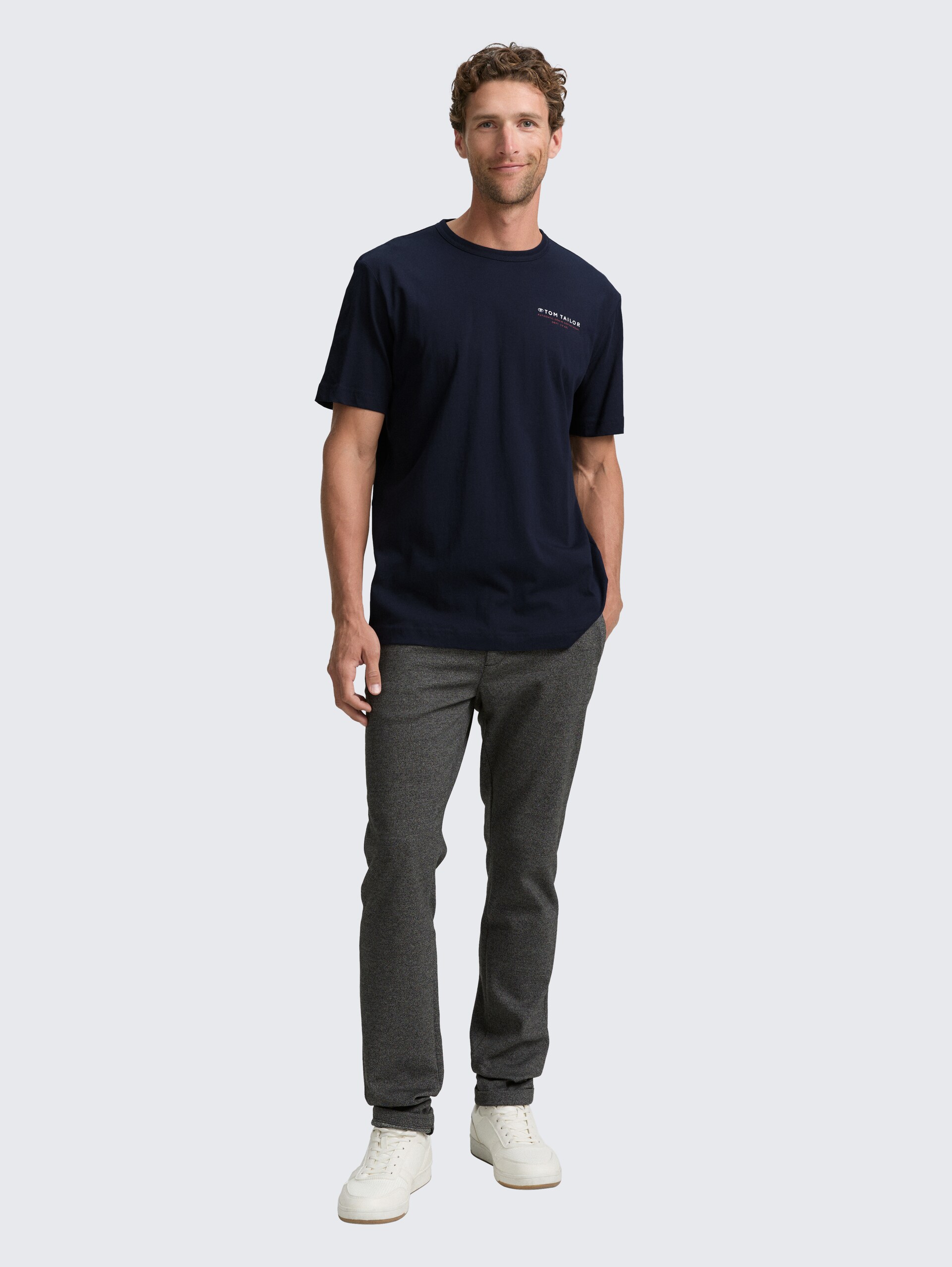 T-Shirt mit Print - sky captain blue - Model-Vorderansicht