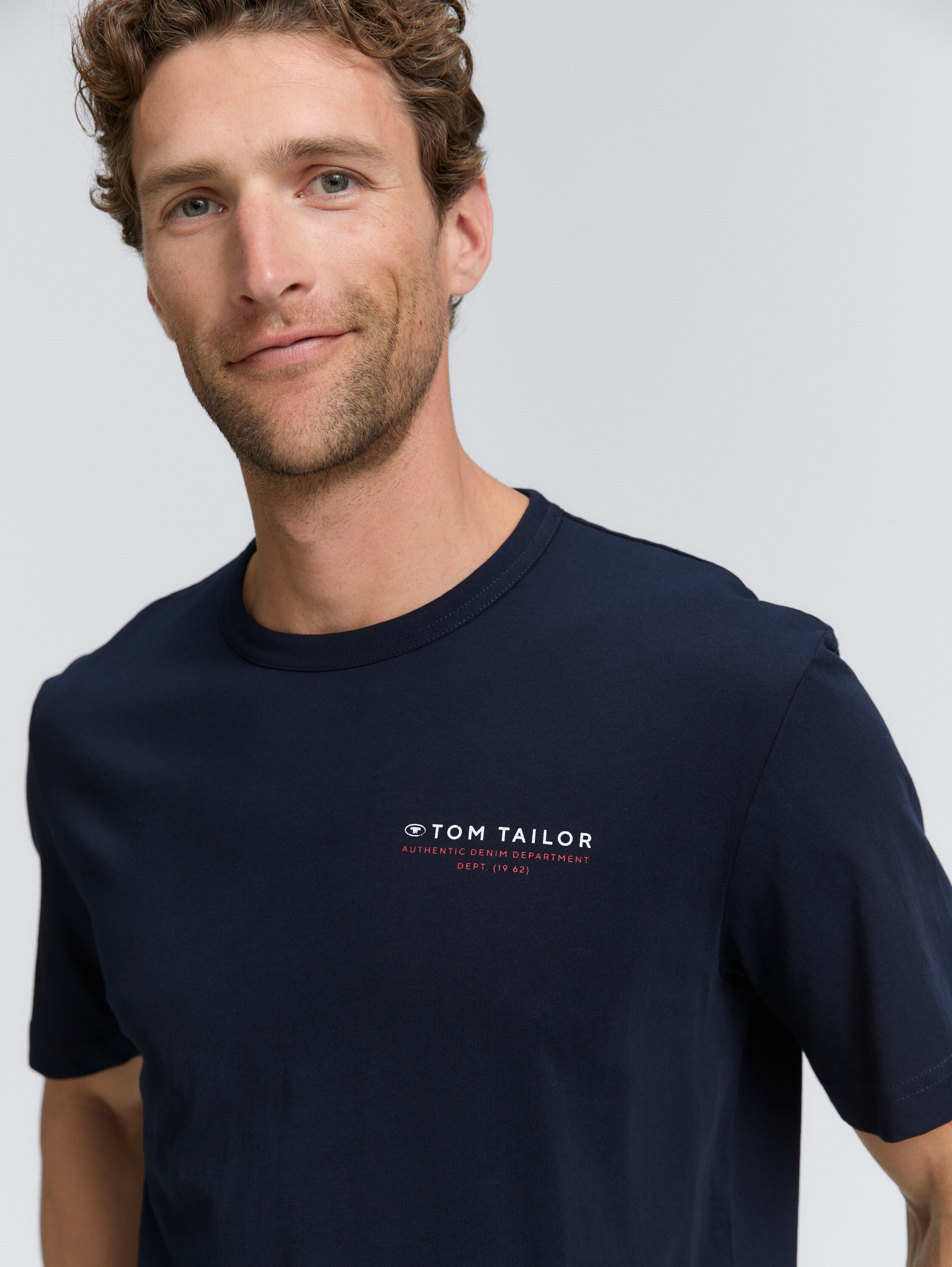 T-Shirt mit Print - sky captain blue - Detail-Model-Ansicht