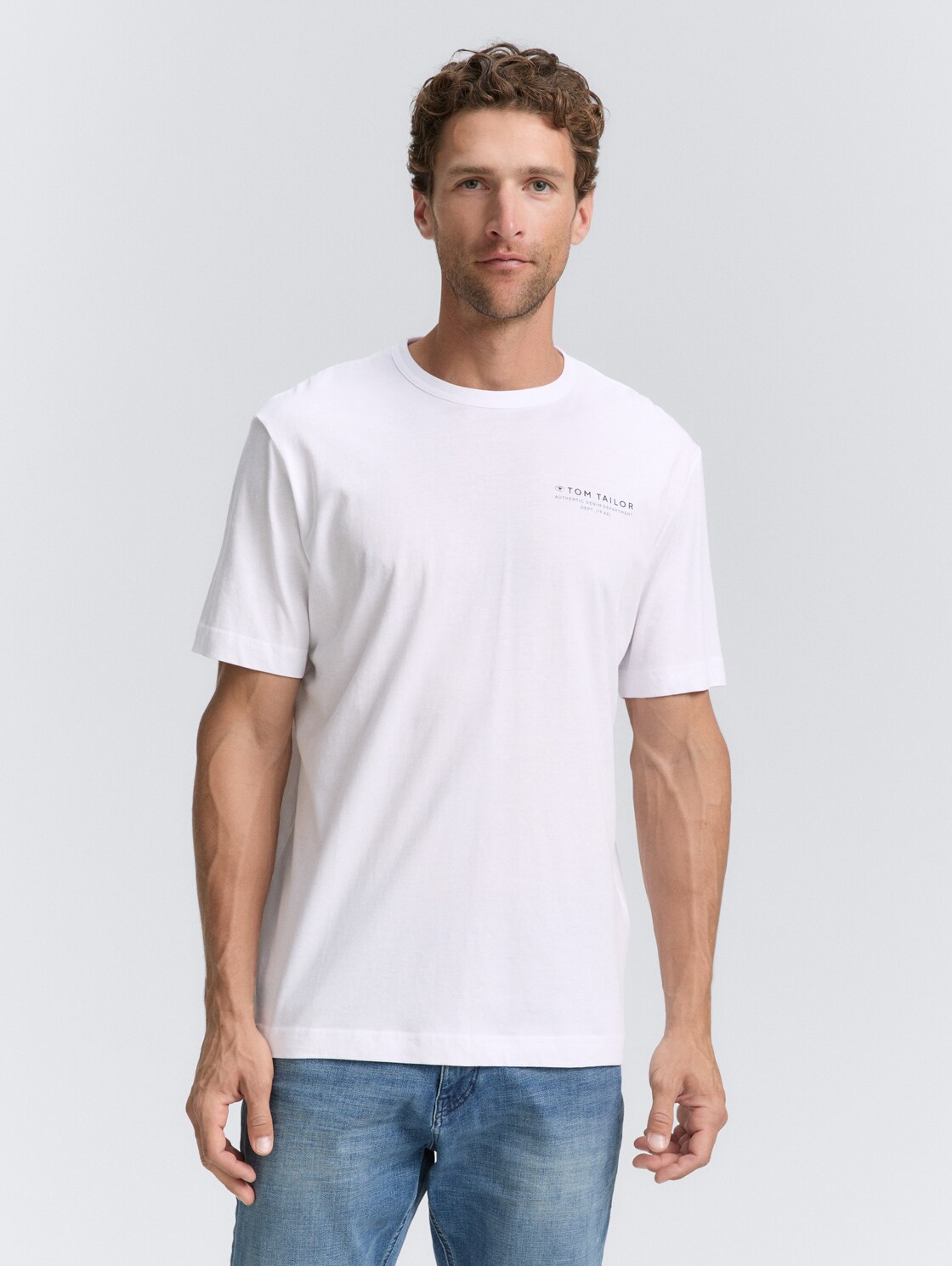 T-Shirt mit Print - White - Ausschnitt Model-Vorderansicht