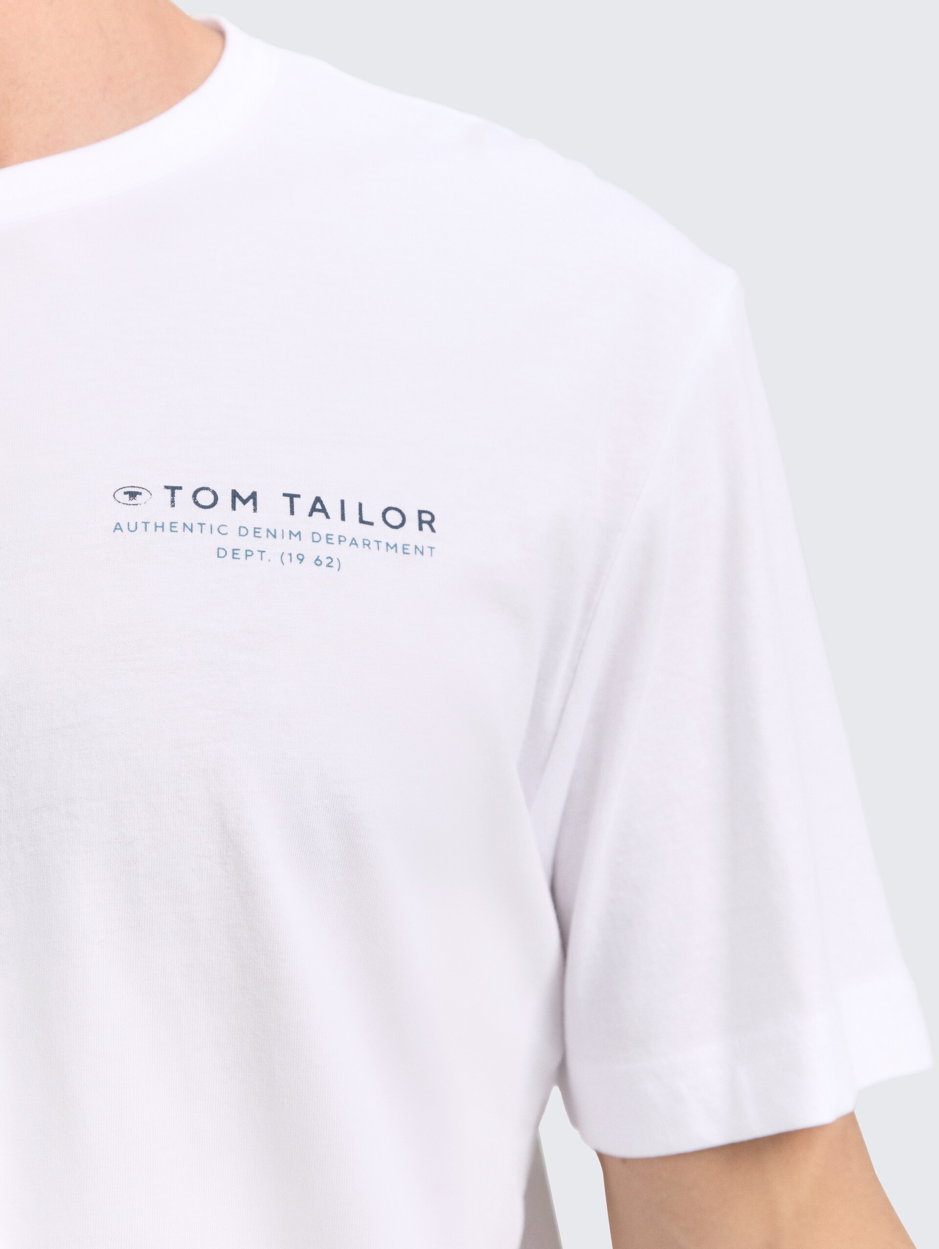 T-Shirt mit Print - White - Detail-Model-Ansicht