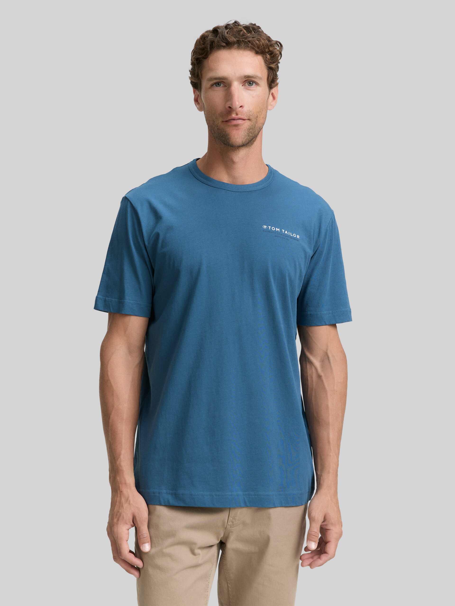 T-shirt with print - real teal blue - Neckline model front view