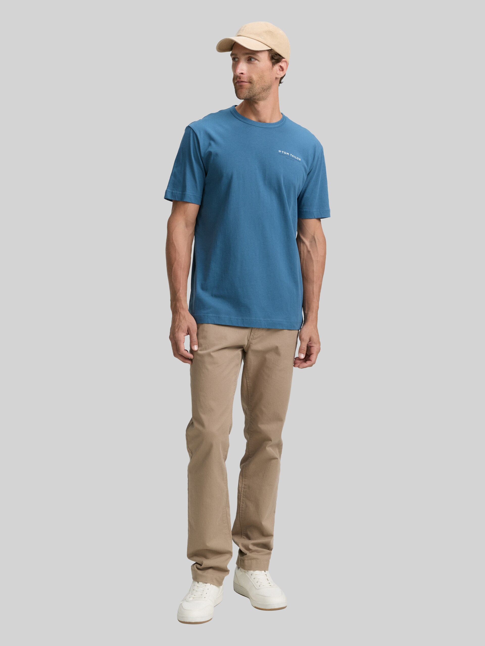 T-shirt with print - real teal blue - Model front view