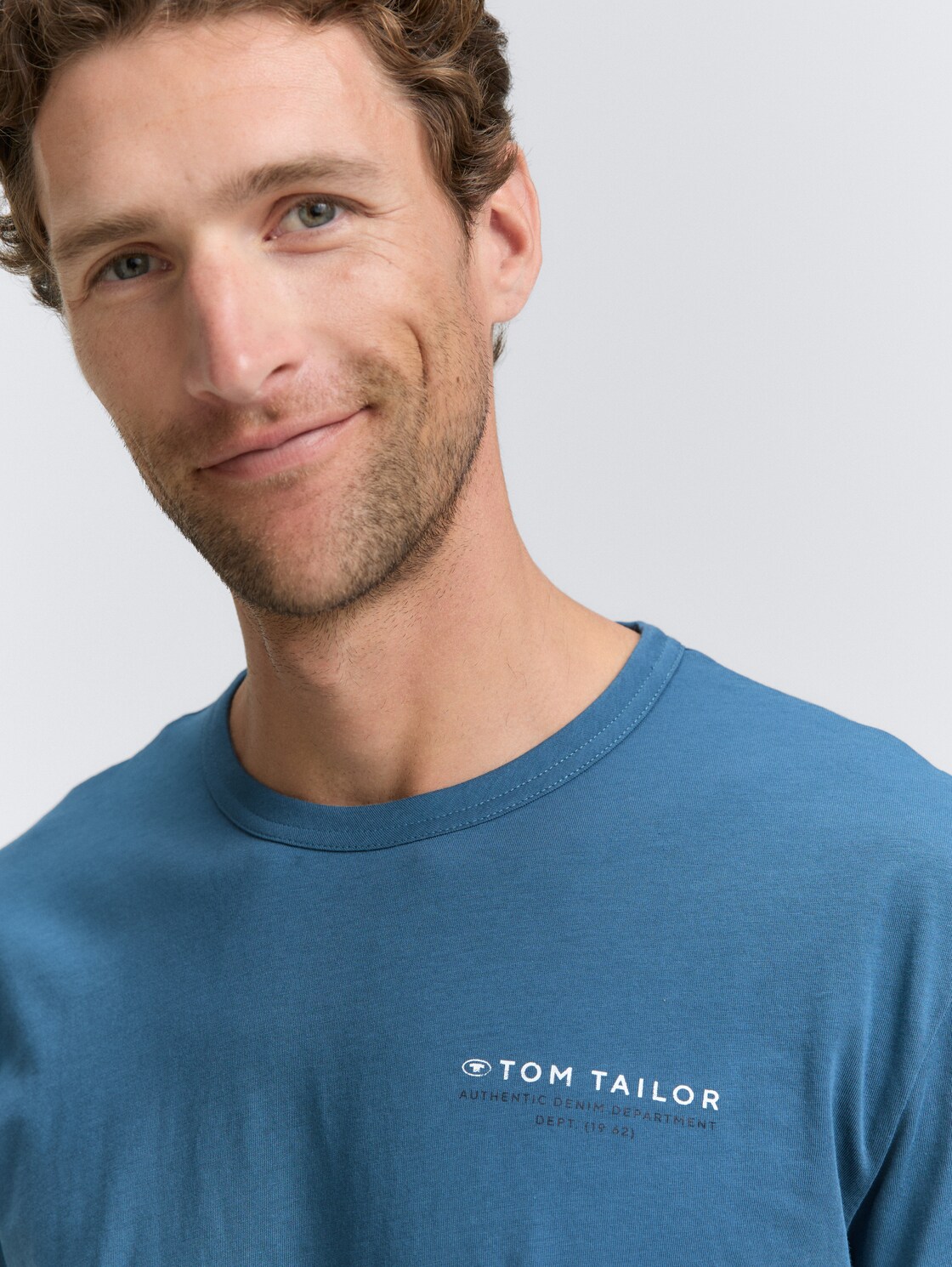 T-Shirt mit Print - real teal blue - Detail-Model-Ansicht