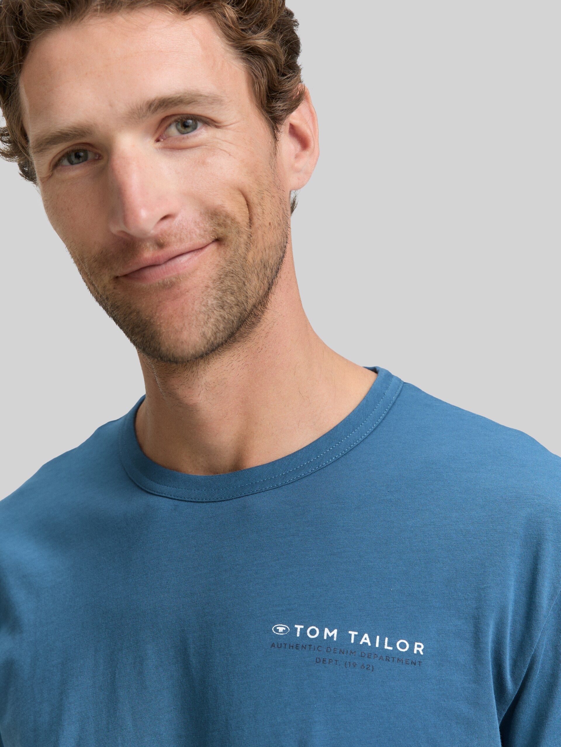 T-shirt with print - real teal blue - Detail model view
