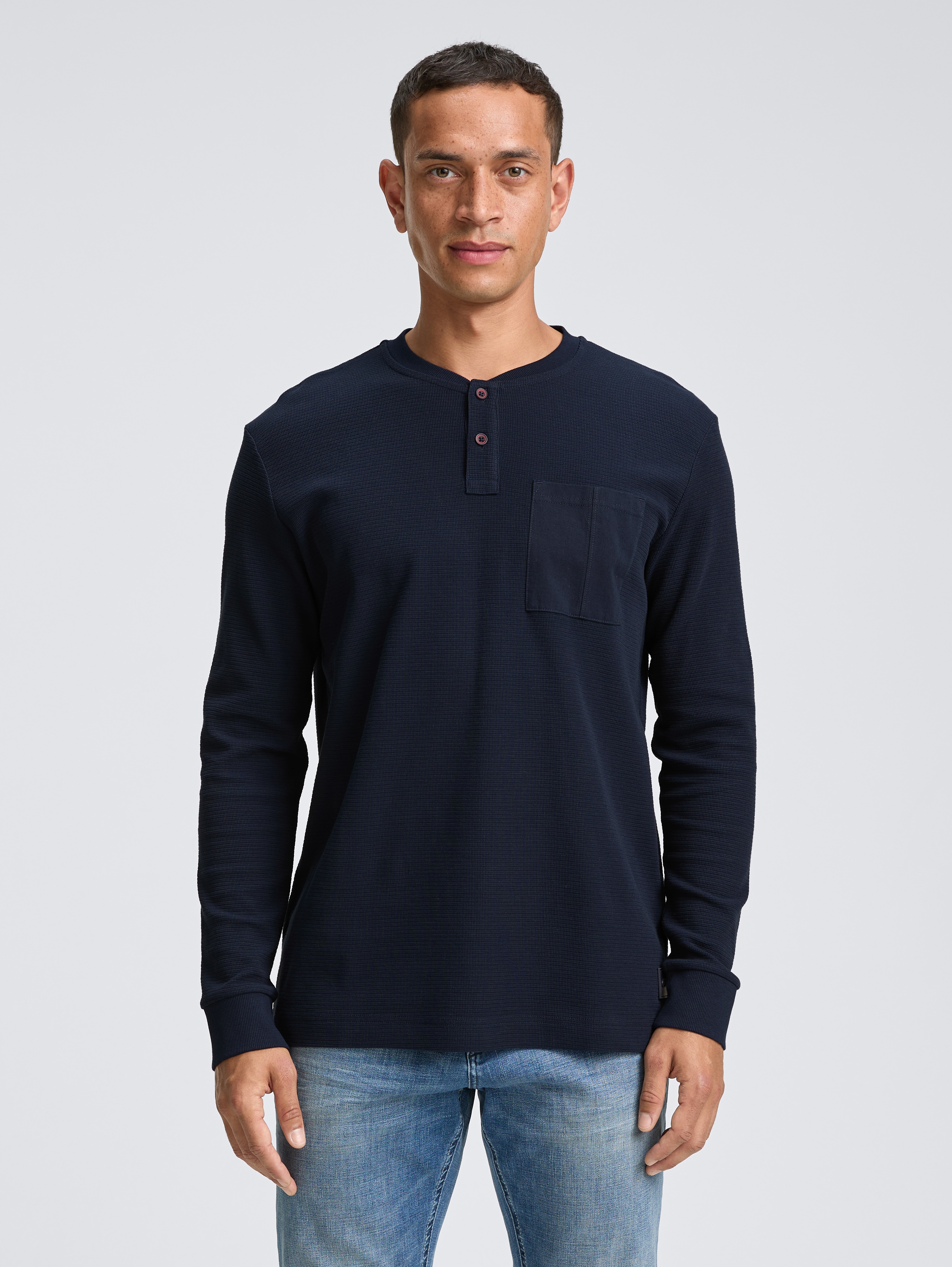 Ripp Henley Langarmshirt mit Brusttasche von Men, sky captain blue