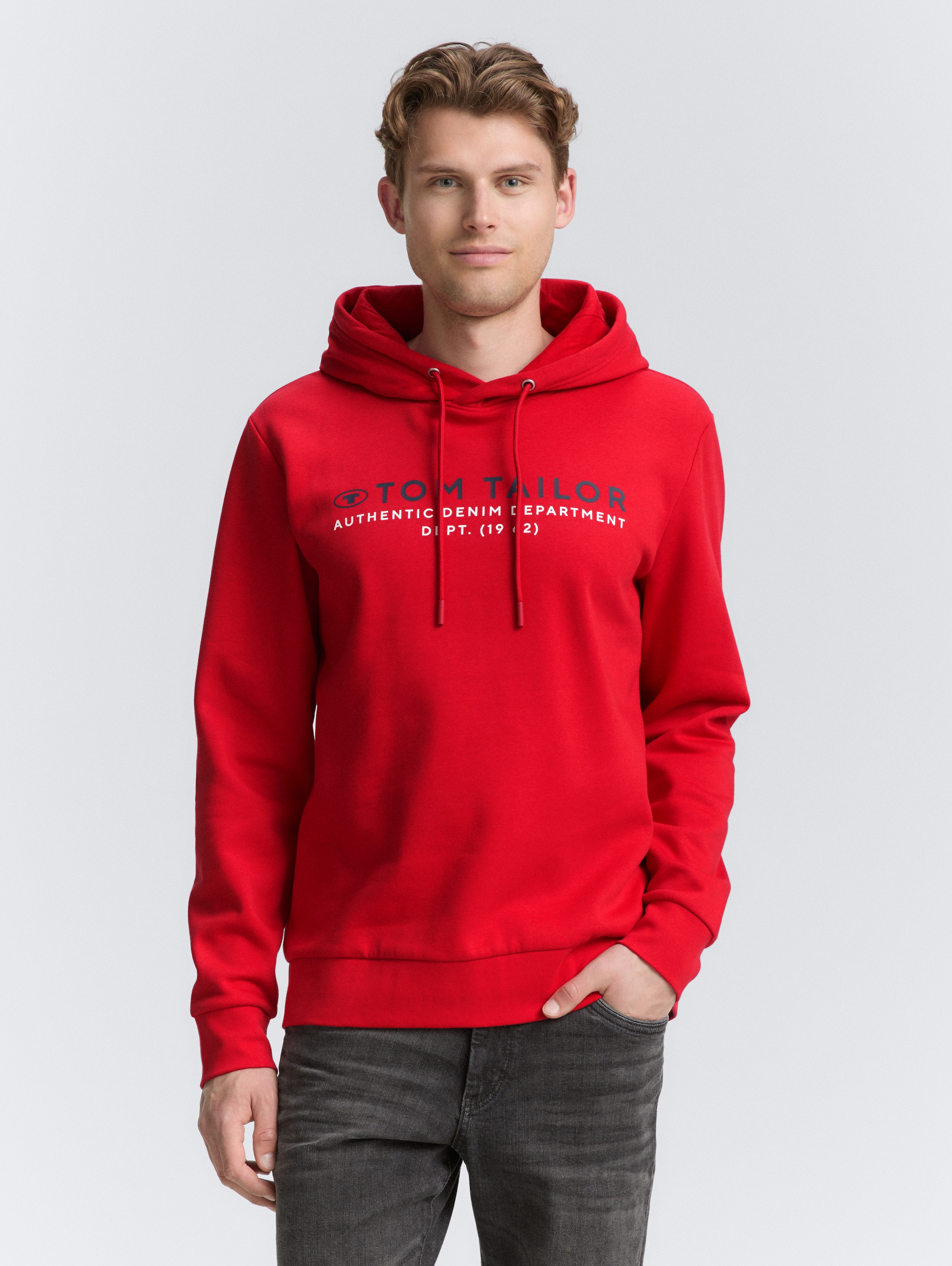Hoodie Sweatshirt mit Logo-Print - Samba Red - Ausschnitt Model-Vorderansicht