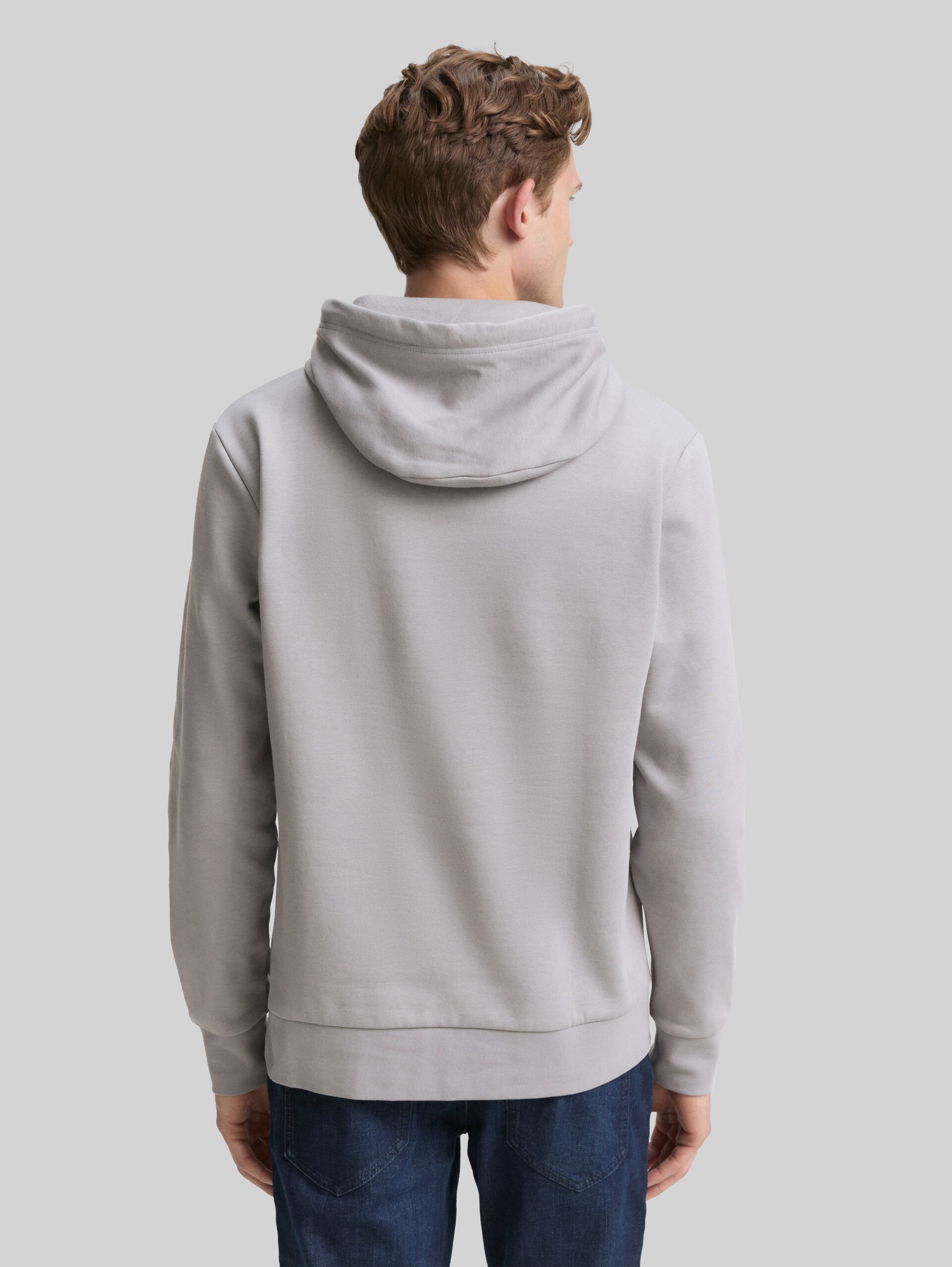 Hoodie Sweatshirt mit Logo-Print - formal grey - Auschnitt Model-Rückansicht
