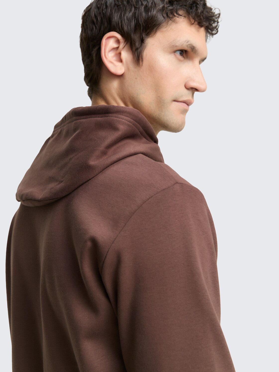 Hoodie Sweatshirt mit Logo-Print - bag brown - Detail-Model-Ansicht