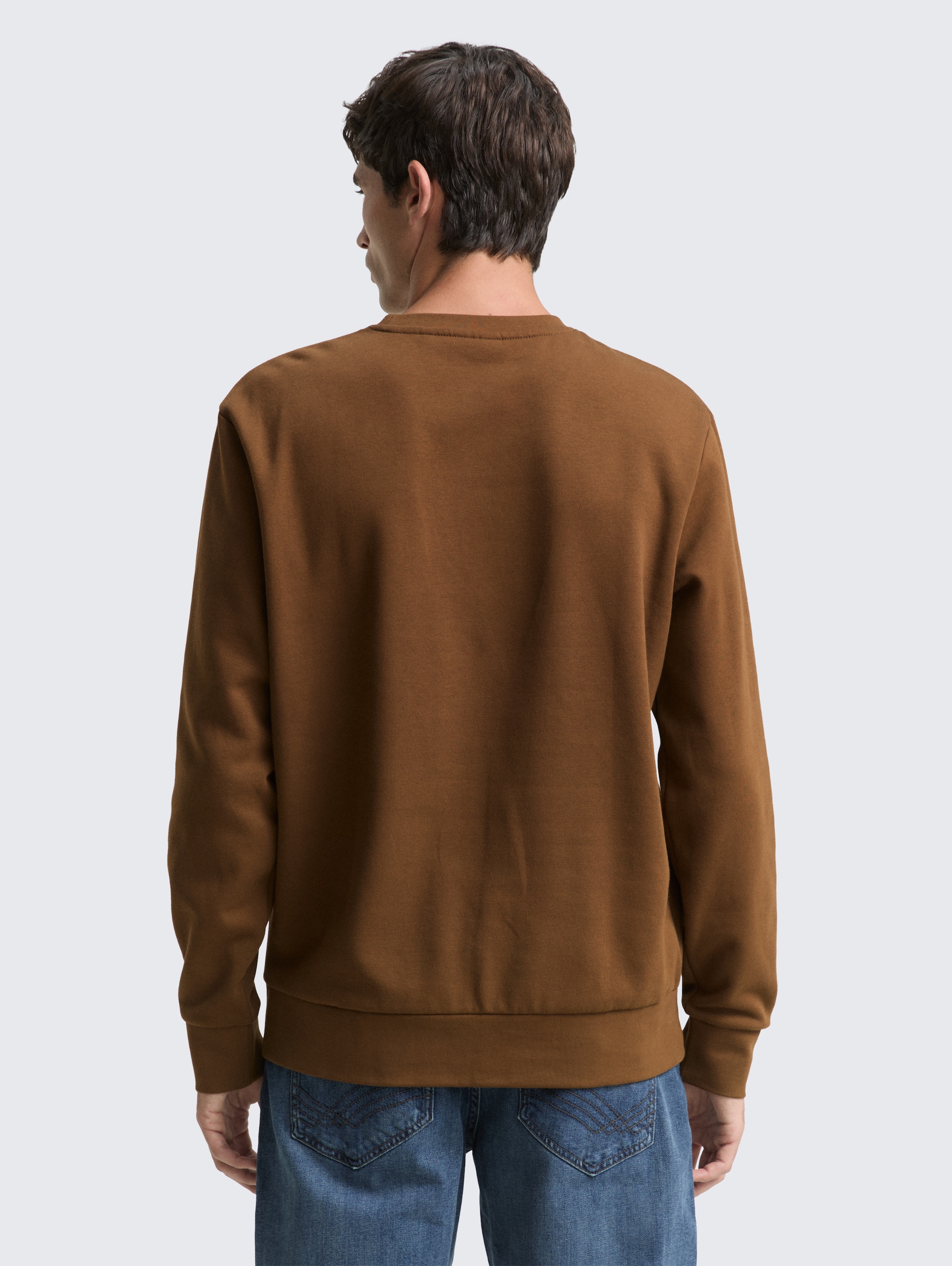 Basic Sweatshirt in Unifarben - dark palm - Auschnitt Model-Rückansicht